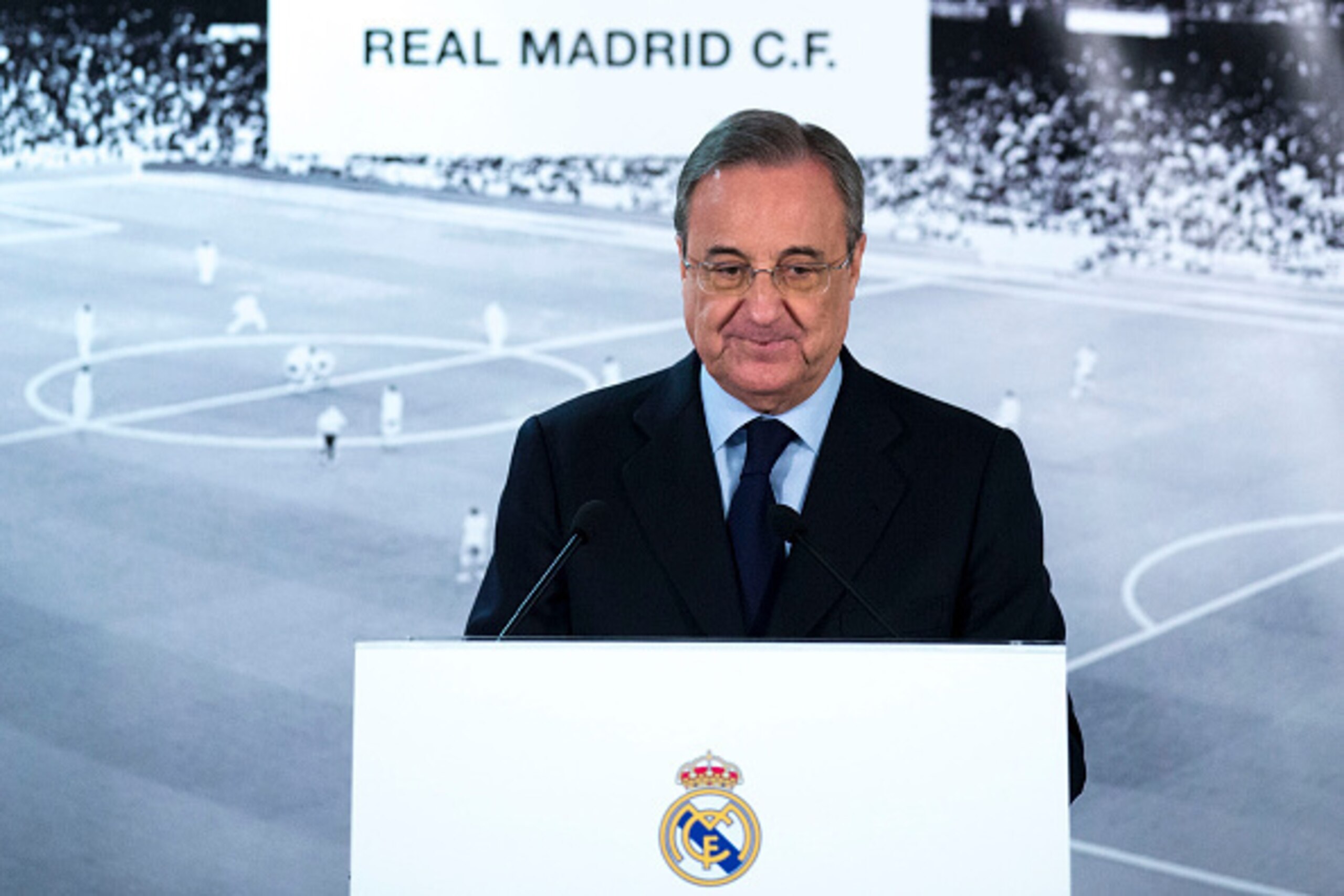 MADRID, SPAIN - JANUARY 04: Real Madrid CF president Florentino Perez gives a speech as he comunicates the dismissal of Rafael benitez and announces Zinedine Zidane as new Real Madrid head coach at Santiago Bernabeu Stadium on January 4, 2016 in Madrid, MADRID, SPAIN - JANUARY 04: Real Madrid CF president Florentino Perez gives a speech as he comunicates the dismissal of Rafael benitez and announces Zinedine Zidane as new Real Madrid head coach at Santiago Bernabeu Stadium on January 4, 2016 in Madrid,