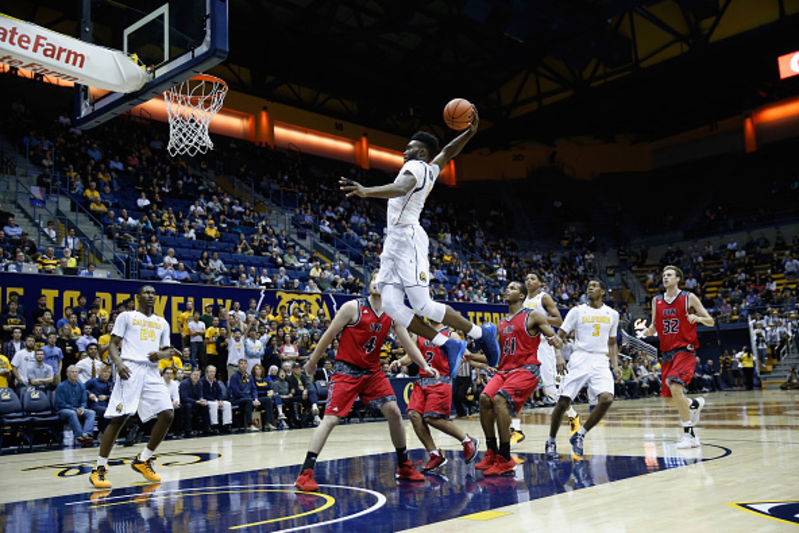 BERKELEY, CA - DECEMBER 09:  Jaylen Brown #0 of the California Golden Bears dunks the ball during their game against the Incarnate Word Cardinals at Haas Pavilion on December 9, 2015 in Berkeley, California.  (Photo by Ezra Shaw/Getty Images)
