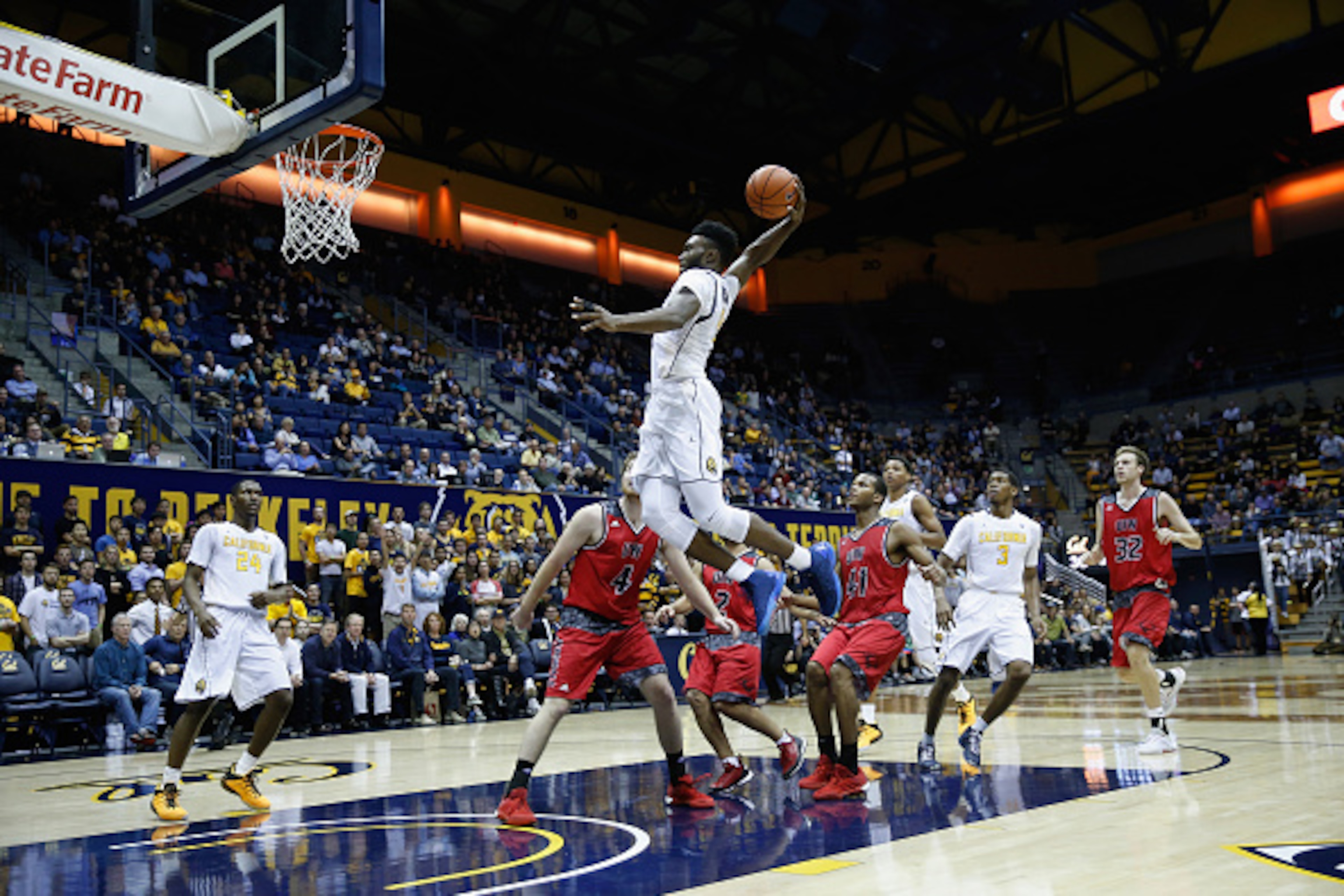 BERKELEY, CA - DECEMBER 09:  Jaylen Brown #0 of the California Golden Bears dunks the ball during their game against the Incarnate Word Cardinals at Haas Pavilion on December 9, 2015 in Berkeley, California.  (Photo by Ezra Shaw/Getty Images)