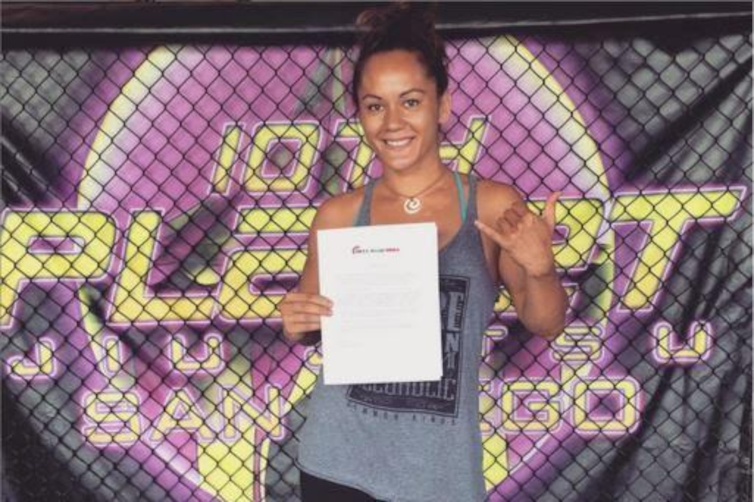 MacFarlane with her Bellator contract