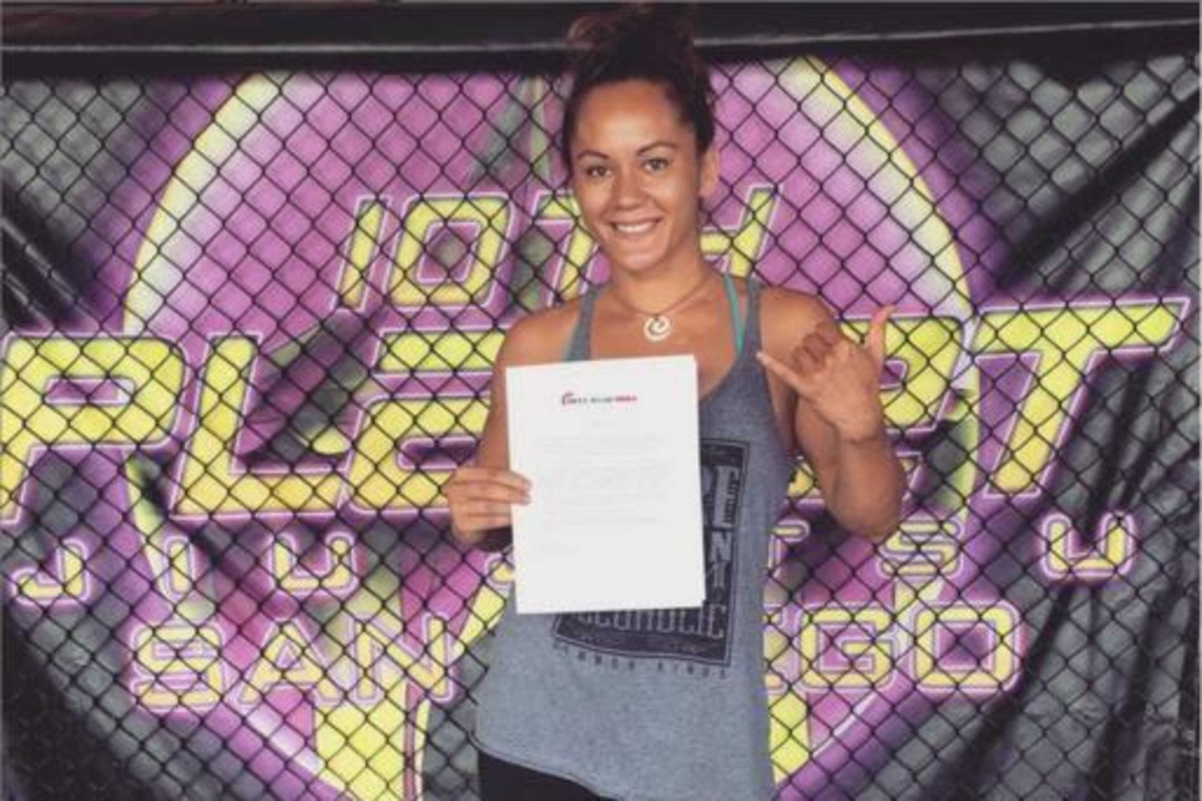 MacFarlane with her Bellator contract
