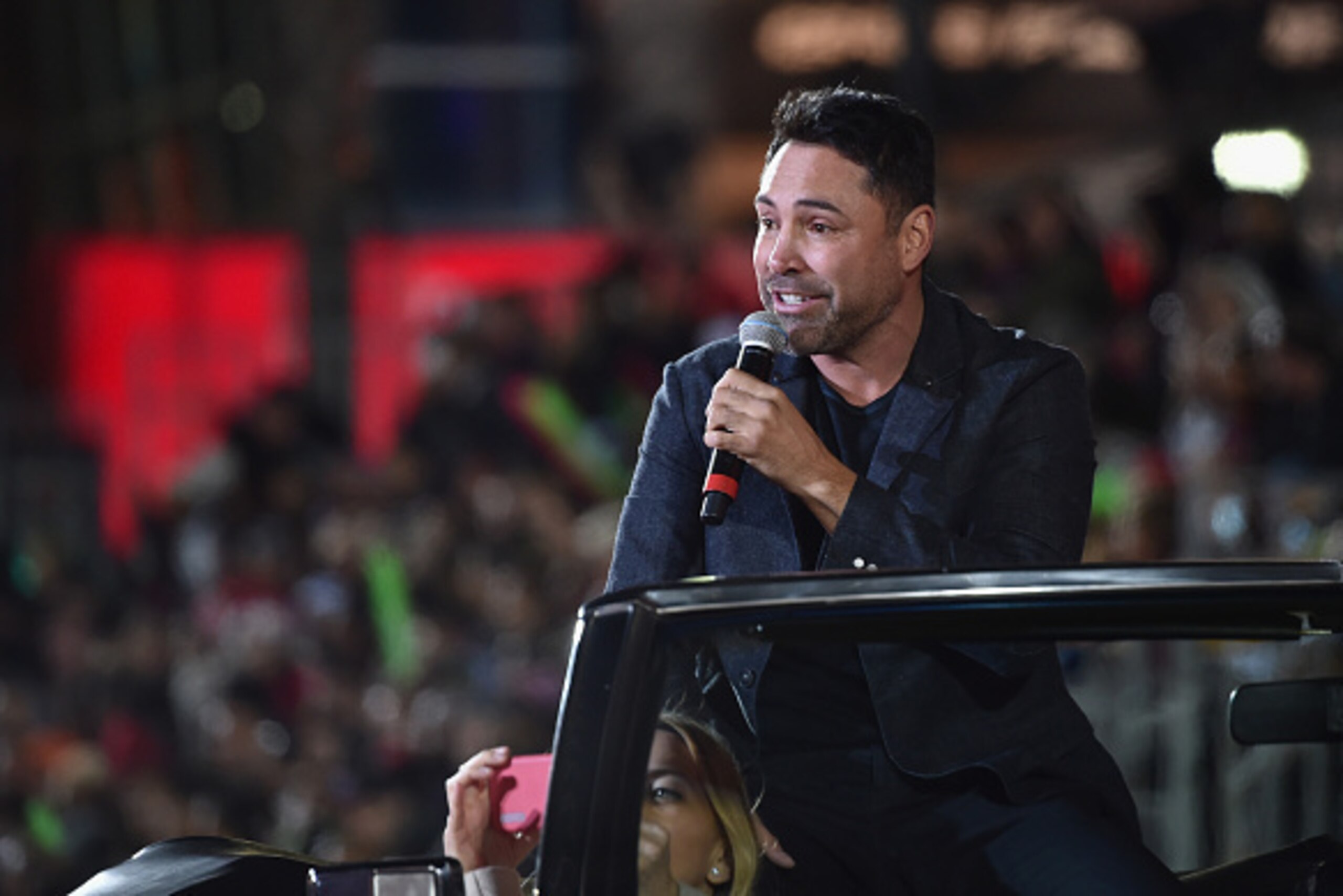HOLLYWOOD, CA - NOVEMBER 29:  Professional boxer Oscar De La Hoya attends 2015 Hollywood Christmas Parade on November 29, 2015 in Hollywood, California.  (Photo by Alberto E. Rodriguez/Getty Images for The Hollywood Christmas Parade)