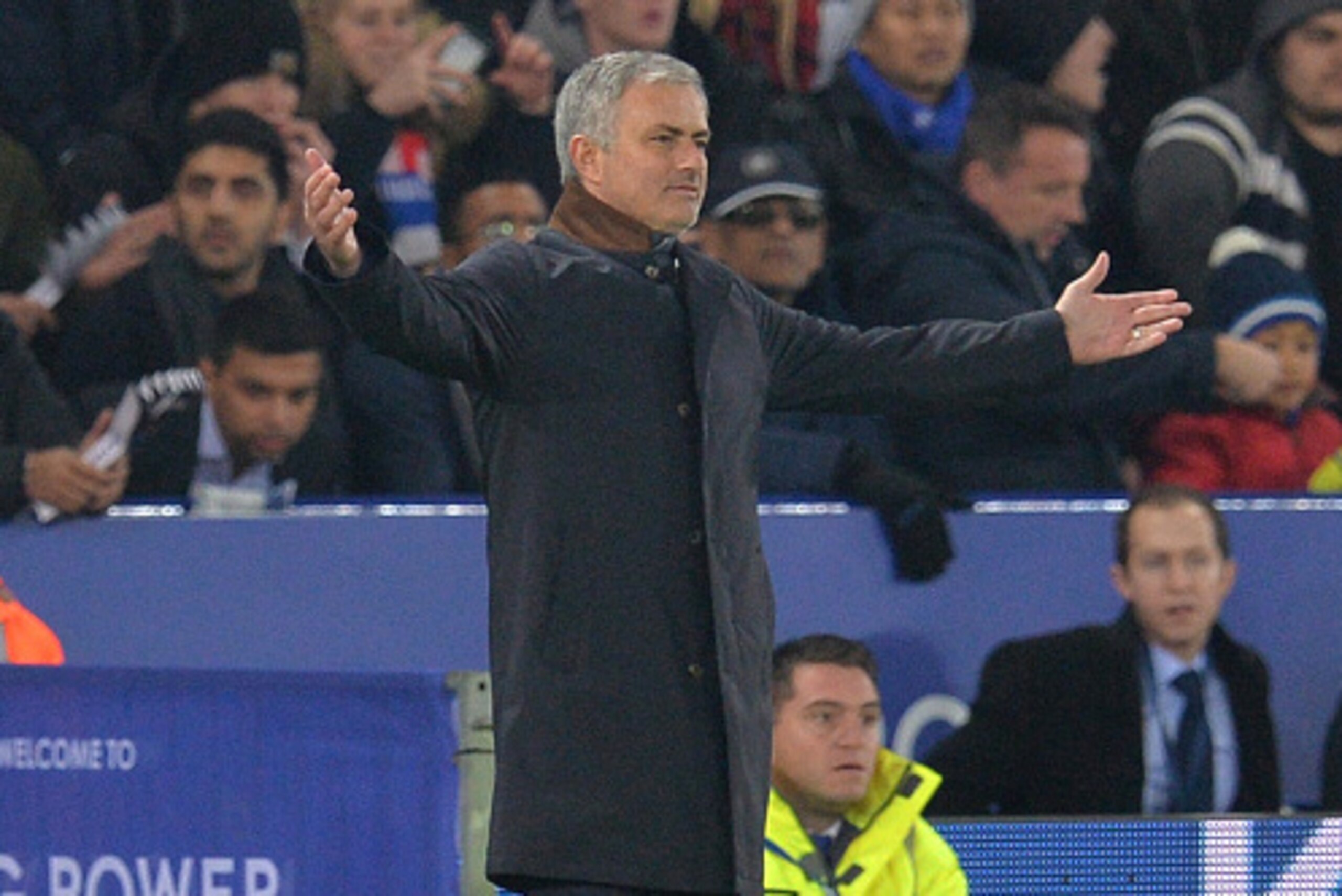 Chelsea's Portuguese manager Jose Mourinho gestures during the English Premier League football match between Leicester City and Chelsea at the King Power Stadium in Leicester, central England on December 14, 2015. 
AFP PHOTO / PAUL ELLIS
RESTRICTED TO EDI