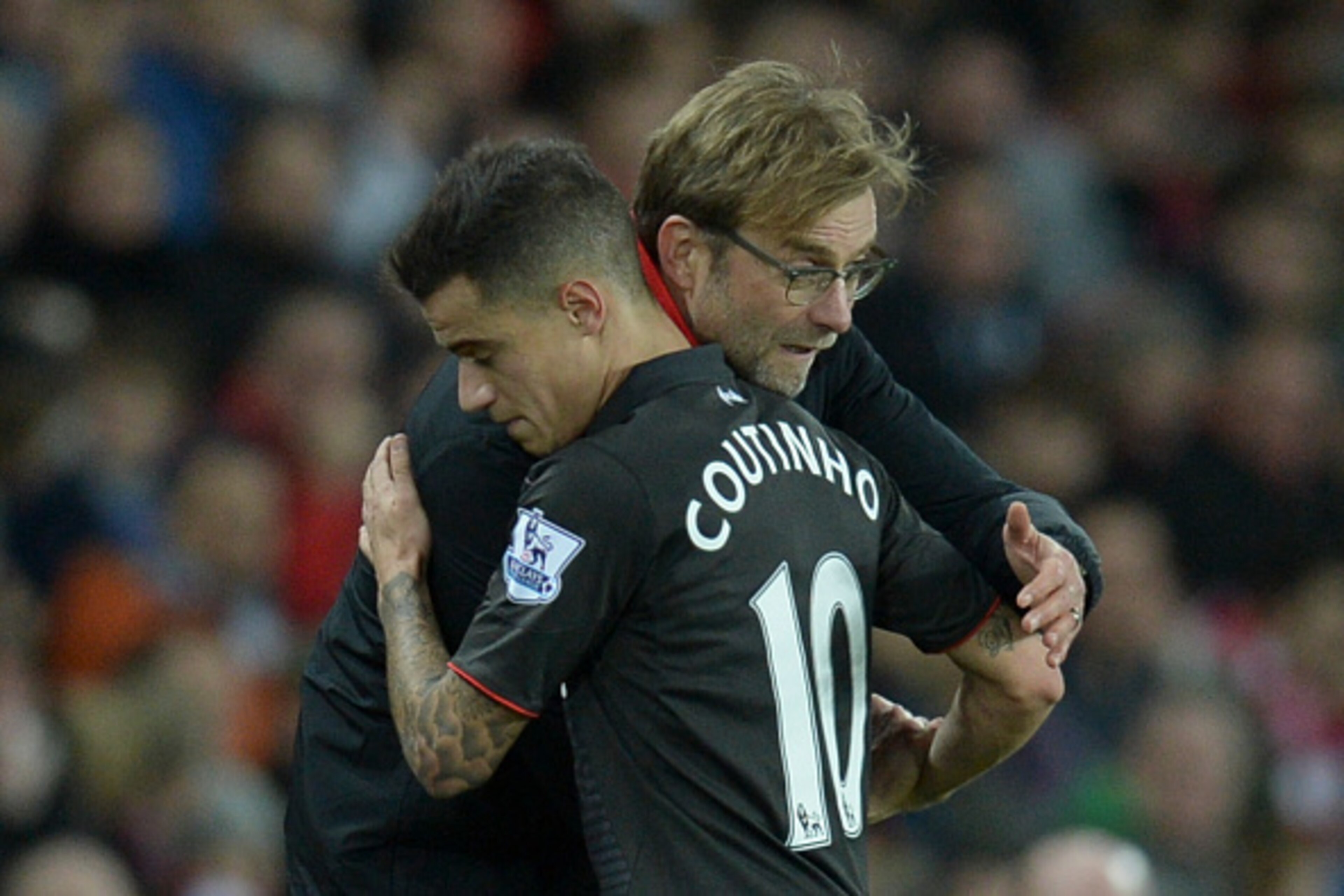 Liverpool's German manager Jurgen Klopp (R) hugs Liverpool's Brazilian midfielder Philippe Coutinho (L) as Coutinho leaves the field after being substituted during the English Premier League football match between Sunderland and Liverpool at the Stadium o