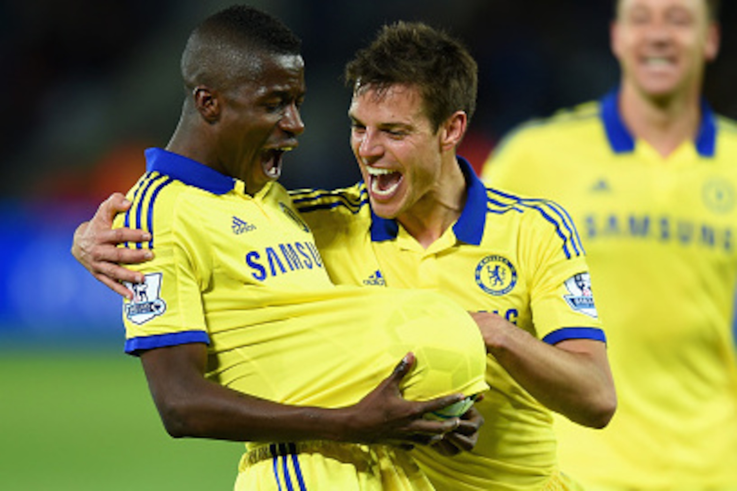 LEICESTER, ENGLAND - APRIL 29:  Ramires of Chelsea (L) celebrates scoring their third goal with Cesar Azpilicueta of Chelsea  during the Barclays Premier League match between Leicester City and Chelsea at The King Power Stadium on April 29, 2015 in Leices