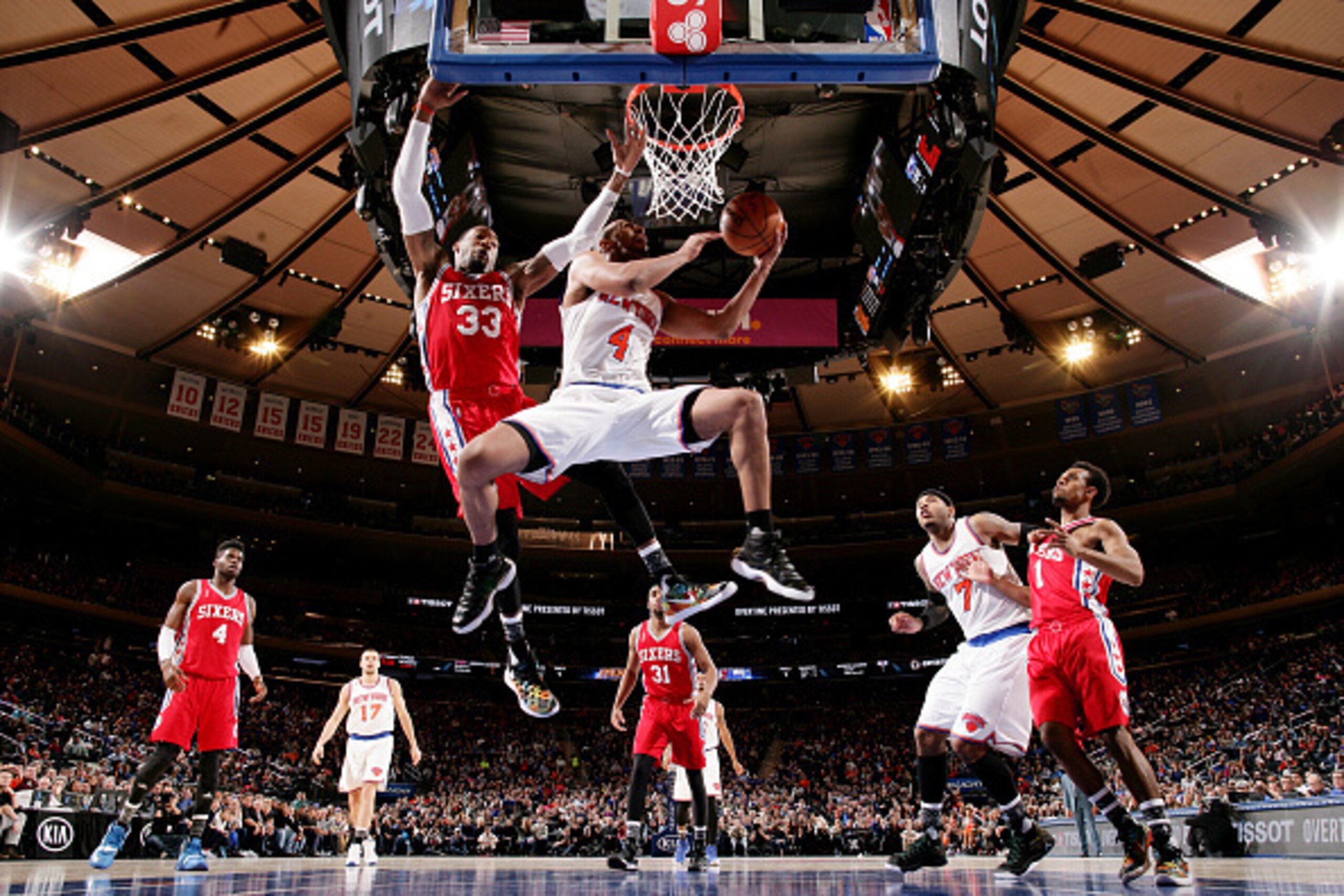NEW YORK, NY - JANUARY 18:  Arron Afflalo #4 of the New York Knicks shoots the ball against the Philadelphia 76ers on January 18, 2016 at Madison Square Garden in New York City, New York.  NOTE TO USER: User expressly acknowledges and agrees that, by down