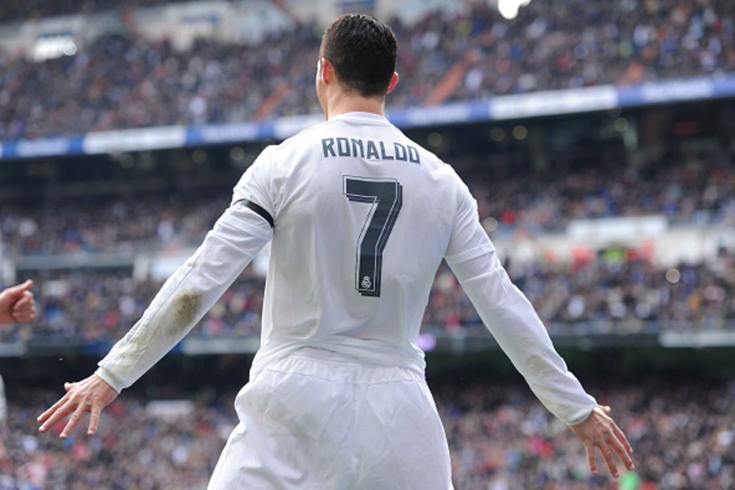 MADRID, SPAIN - JANUARY 17:  Cristiano Ronaldo of Real Madrid celebrates after scoring his team's 4th goal during the La Liga match between Real Madrid CF and Sporting Gijon at Estadio Santiago Bernabeu on January 17, 2016 in Madrid, Spain.  (Photo by Den