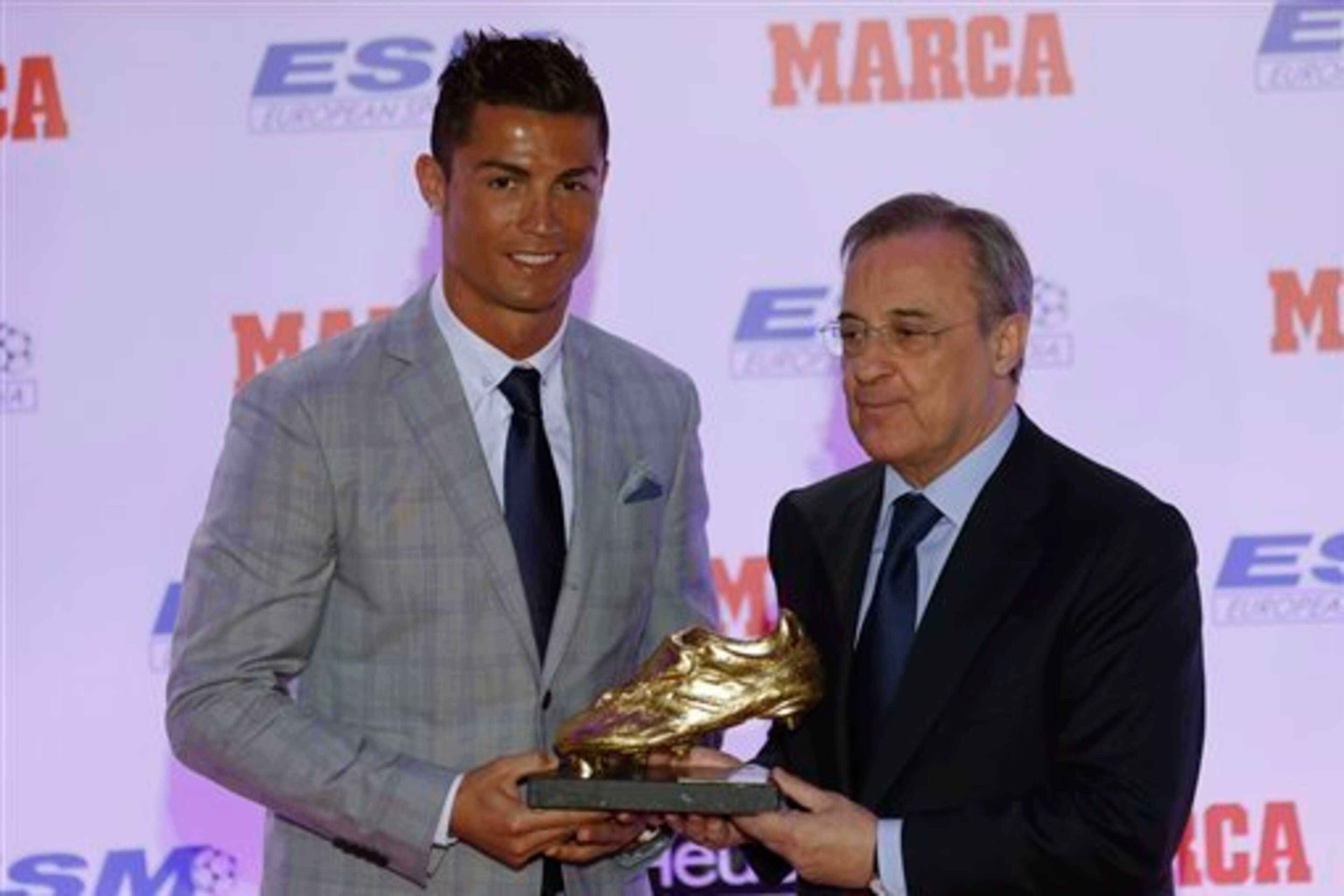 Real make a huge fuss over Ronaldo.