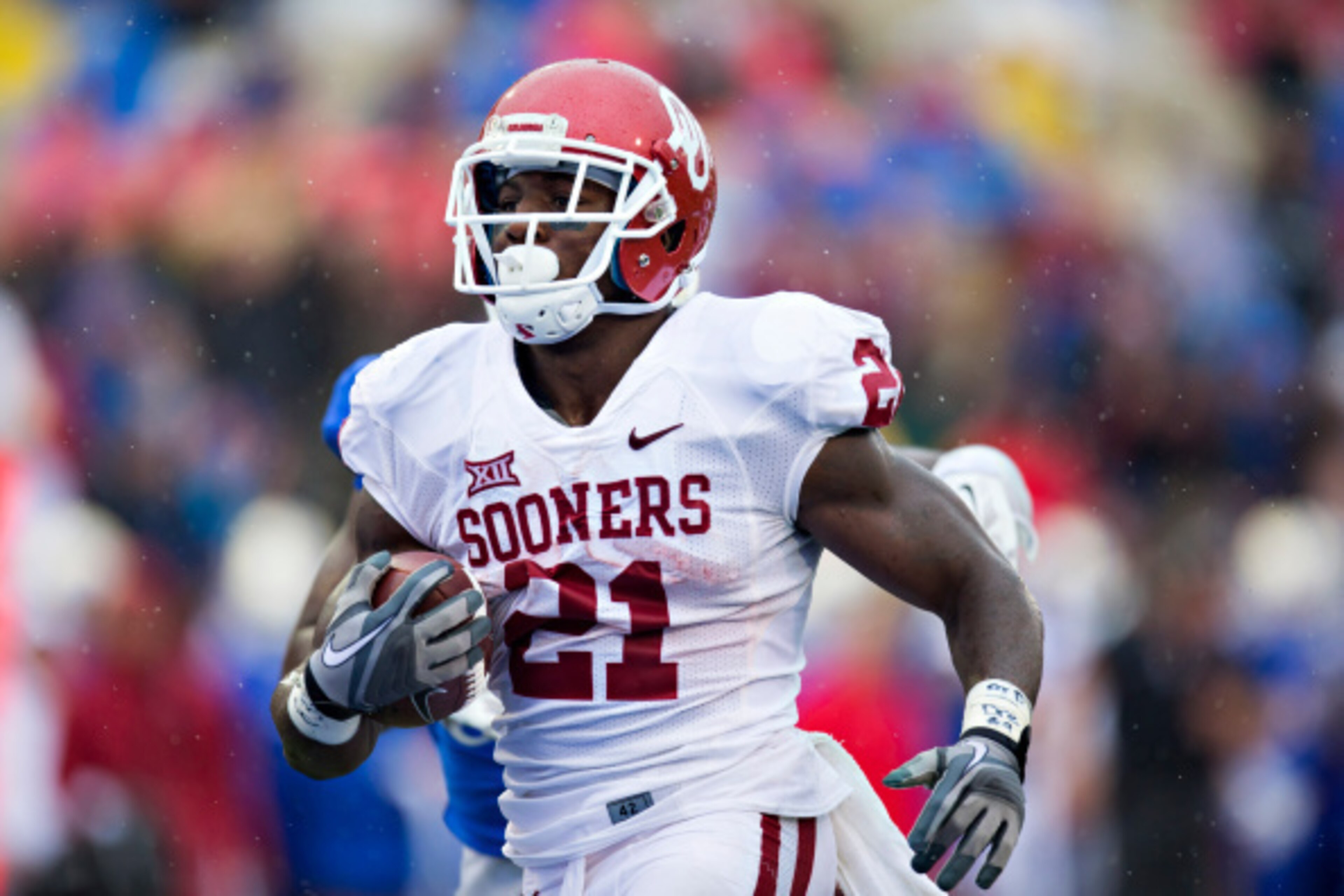 TULSA, OK - SEPTEMBER 6:  Keith Ford #21 of the Oklahoma Sooners runs the ball against the Tulsa Golden Hurricanes at H.A. Chapman Stadium on September 6, 2014 in Tulsa, Oklahoma.  The Sooners defeated the Golden Hurricanes 52-7.  (Photo by Wesley Hitt/Ge