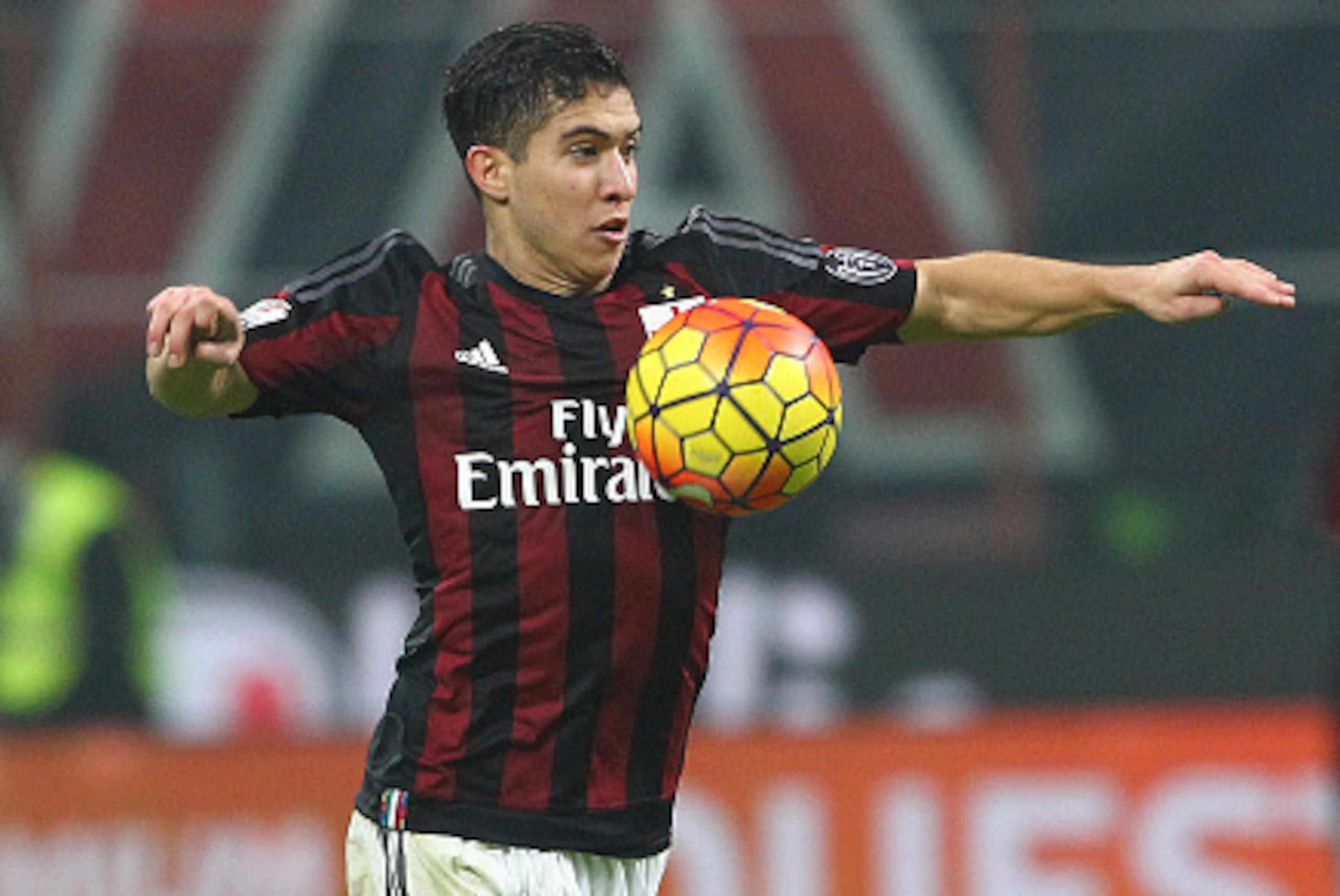 MILAN, ITALY - DECEMBER 01: Jose Mauri of AC Milan in action during the TIM Cup match between AC Milan and FC Crotone at Stadio Giuseppe Meazza on December 1, 2015 in Milan, Italy. (Photo by Marco Luzzani/Getty Images) MILAN, ITALY - DECEMBER 01: Jose Mauri of AC Milan in action during the TIM Cup match between AC Milan and FC Crotone at Stadio Giuseppe Meazza on December 1, 2015 in Milan, Italy. (Photo by Marco Luzzani/Getty Images)