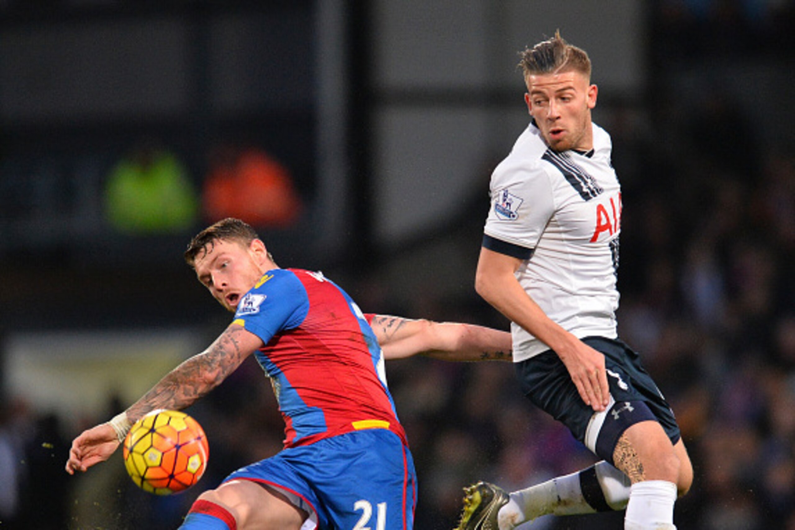 Crystal Palace's English striker Connor Wickham (L) vies with Tottenham Hotspur's Belgian defender Toby Alderweireld (R) during the English Premier League football match between Crystal Palace and Tottenham Hotspur at Selhurst Park in south London on Janu