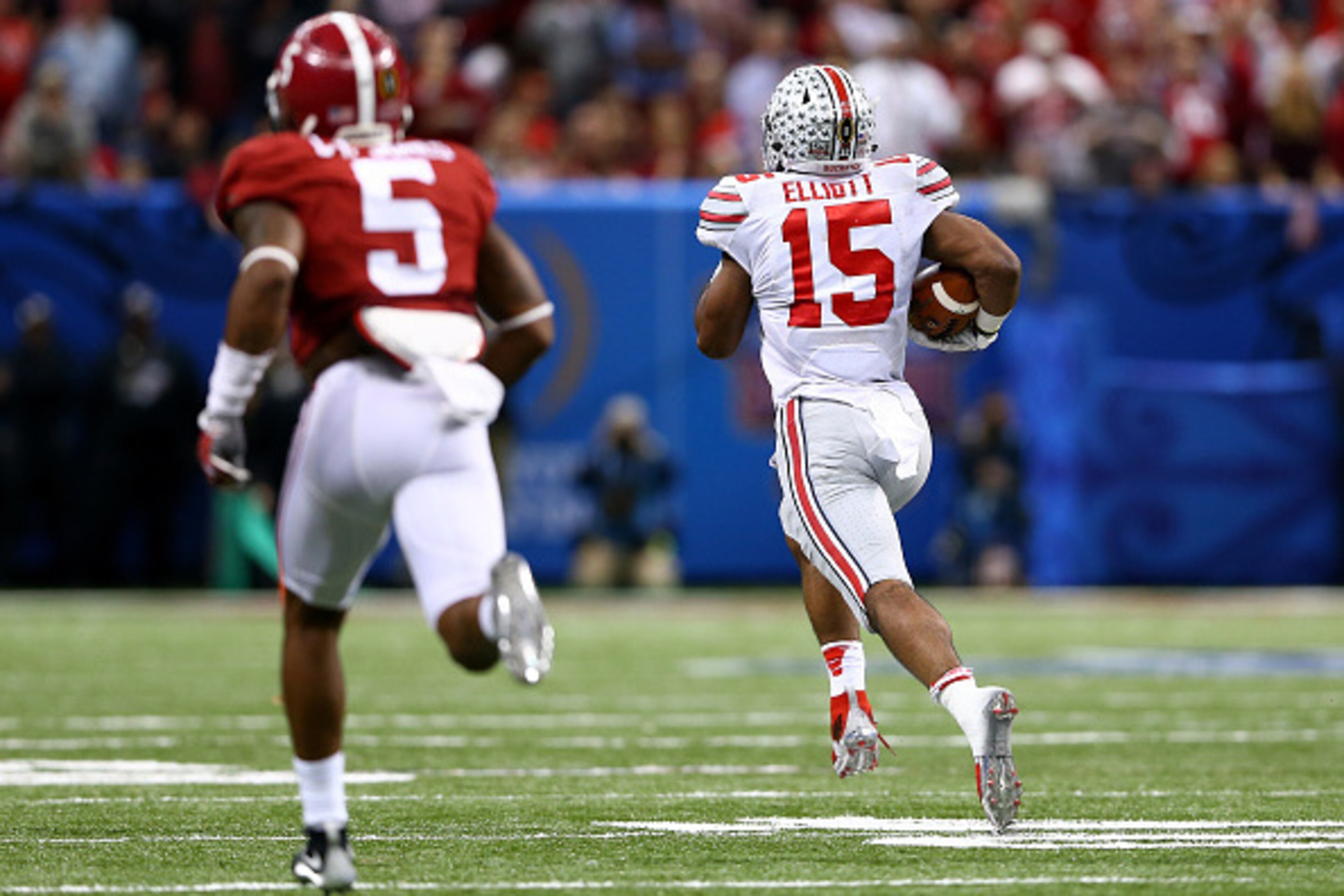NEW ORLEANS, LA - JANUARY 01: Ezekiel Elliott #15 of the Ohio State Buckeyes runs the ball against the Alabama Crimson Tide during the All State Sugar Bowl at the Mercedes-Benz Superdome on January 1, 2015 in New Orleans, Louisiana. (Photo by Streeter L NEW ORLEANS, LA - JANUARY 01: Ezekiel Elliott #15 of the Ohio State Buckeyes runs the ball against the Alabama Crimson Tide during the All State Sugar Bowl at the Mercedes-Benz Superdome on January 1, 2015 in New Orleans, Louisiana. (Photo by Streeter L