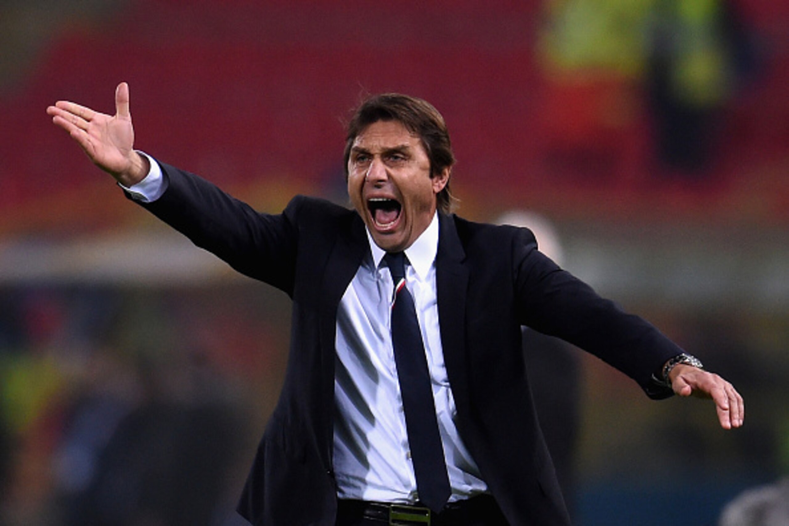 BOLOGNA, ITALY - NOVEMBER 17:  Head coach Italy Antonio Conte reacts during the international friendly match between Italy and Romania at Stadio Renato Dall'Ara on November 17, 2015 in Bologna, Italy.  (Photo by Claudio Villa/Getty Images)