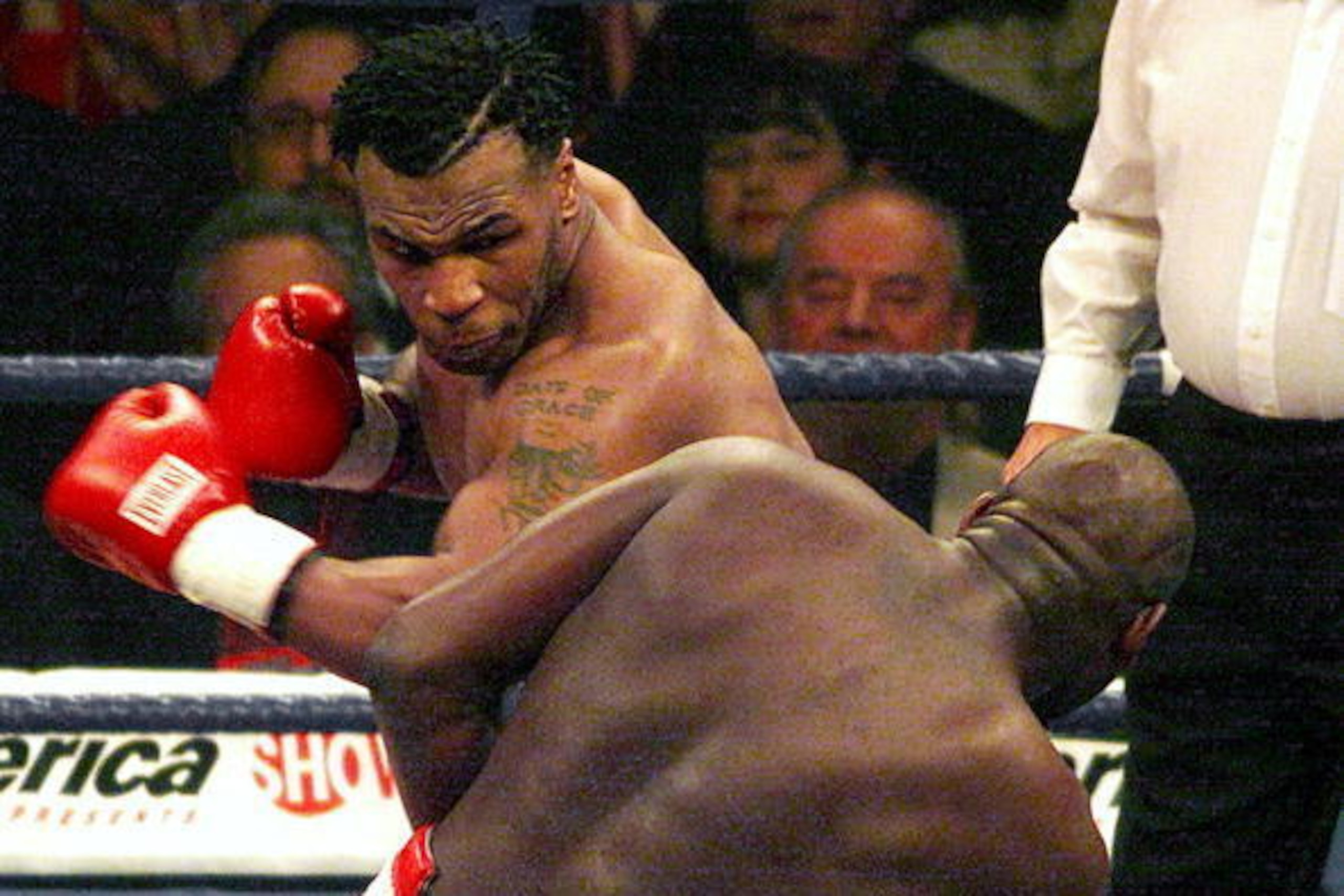 MANCHESTER, UNITED KINGDOM:  US boxer Mike Tyson (L) lands a left to the head of Britain's Julius Francis during the first round of their Heavyweight bout 29 January 2000, at the Manchester Arena. (Photo credit should read GERRY PENNY/AFP/Getty Images)