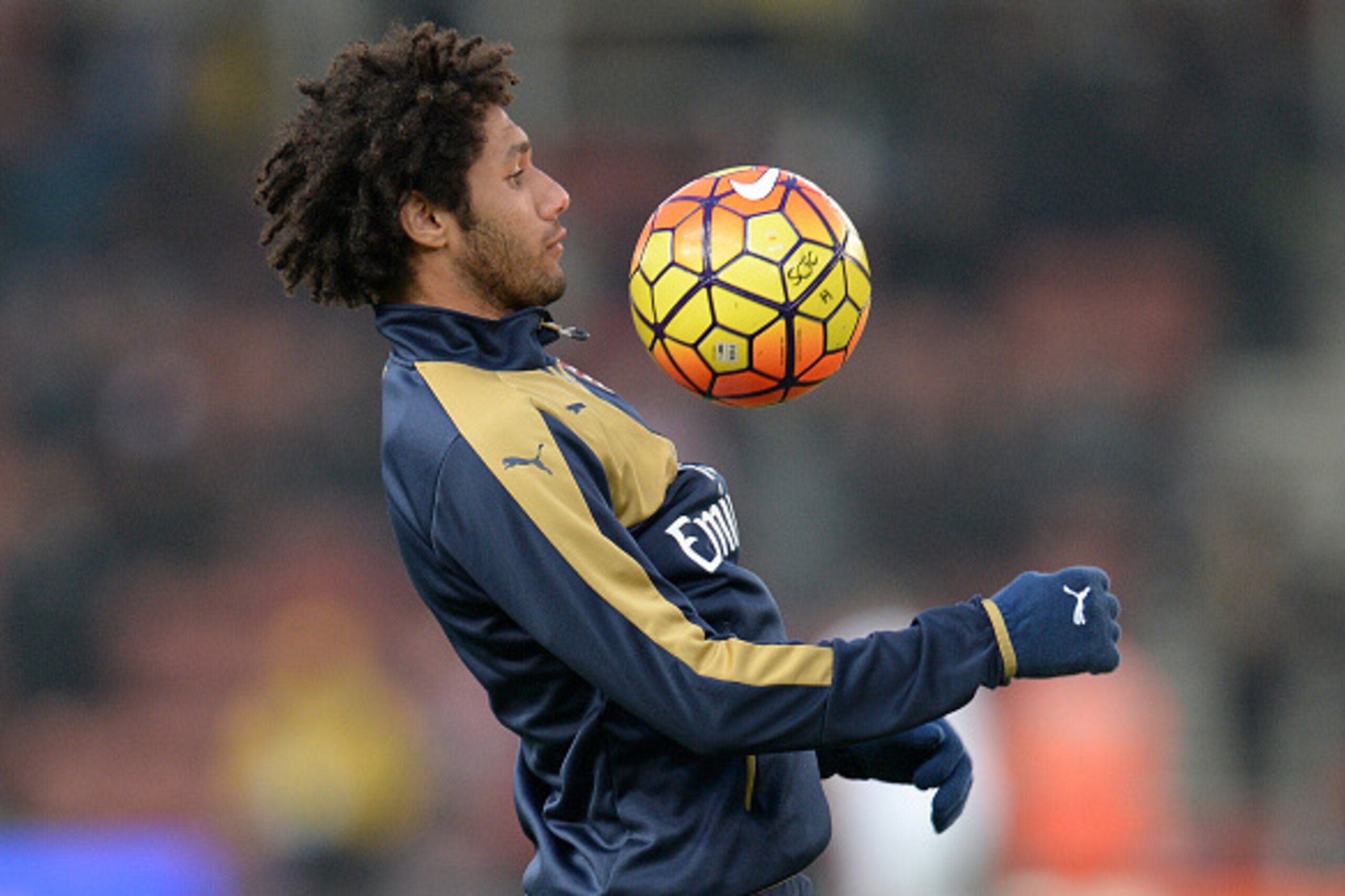 Arsenal's Egyptian midfielder Mohamed Elneny warms up ahead of the English Premier League football match between Stoke City and Arsenal at the Britannia Stadium in Stoke-on-Trent, central England on January 17, 2016. AFP PHOTO / OLI SCARFF

RESTRICTED TO 