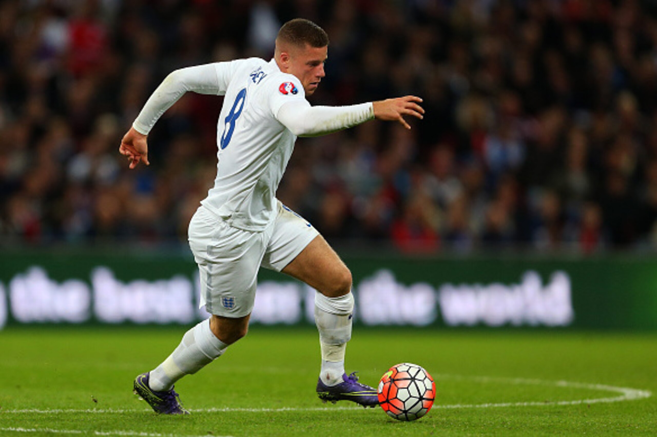 LONDON, ENGLAND - OCTOBER 09 : Ross Barkley of England during the UEFA EURO 2016 Qualifier match between England and Estonia at Wembley Stadium on October 9, 2015 in London, United Kingdom. (Photo by Catherine Ivill - AMA/Getty Images) LONDON, ENGLAND - OCTOBER 09 : Ross Barkley of England during the UEFA EURO 2016 Qualifier match between England and Estonia at Wembley Stadium on October 9, 2015 in London, United Kingdom. (Photo by Catherine Ivill - AMA/Getty Images)