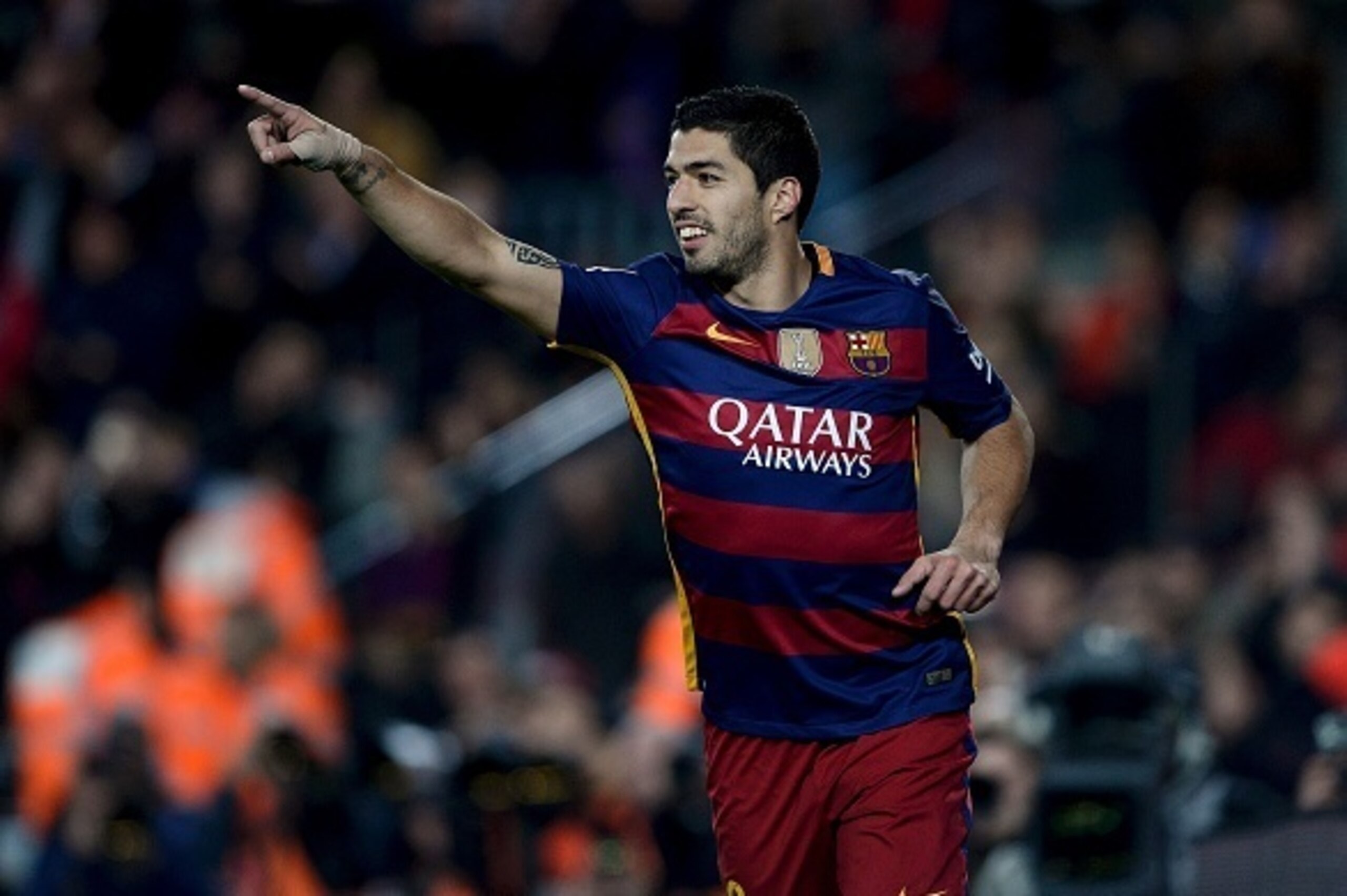 Barcelona's Uruguayan forward Luis Suarez celebrates his goal during the Spanish league football match FC Barcelona vs Athletic Club Bilbao at the Camp Nou stadium in Barcelona on January 17, 2016.   AFP PHOTO/ JOSEP LAGO / AFP / JOSEP LAGO        (Photo 