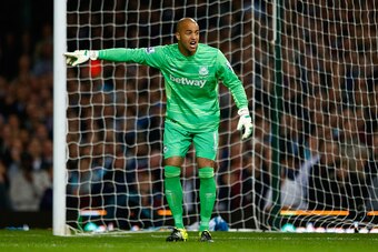 LONDON, ENGLAND - SEPTEMBER 14:  Darren Randolph of West Ham United shouts instructions during the Barclays Premier League match between West Ham United and Newcastle United at Boleyn Ground on September 14, 2015 in London, United Kingdom.  (Photo by Juli
