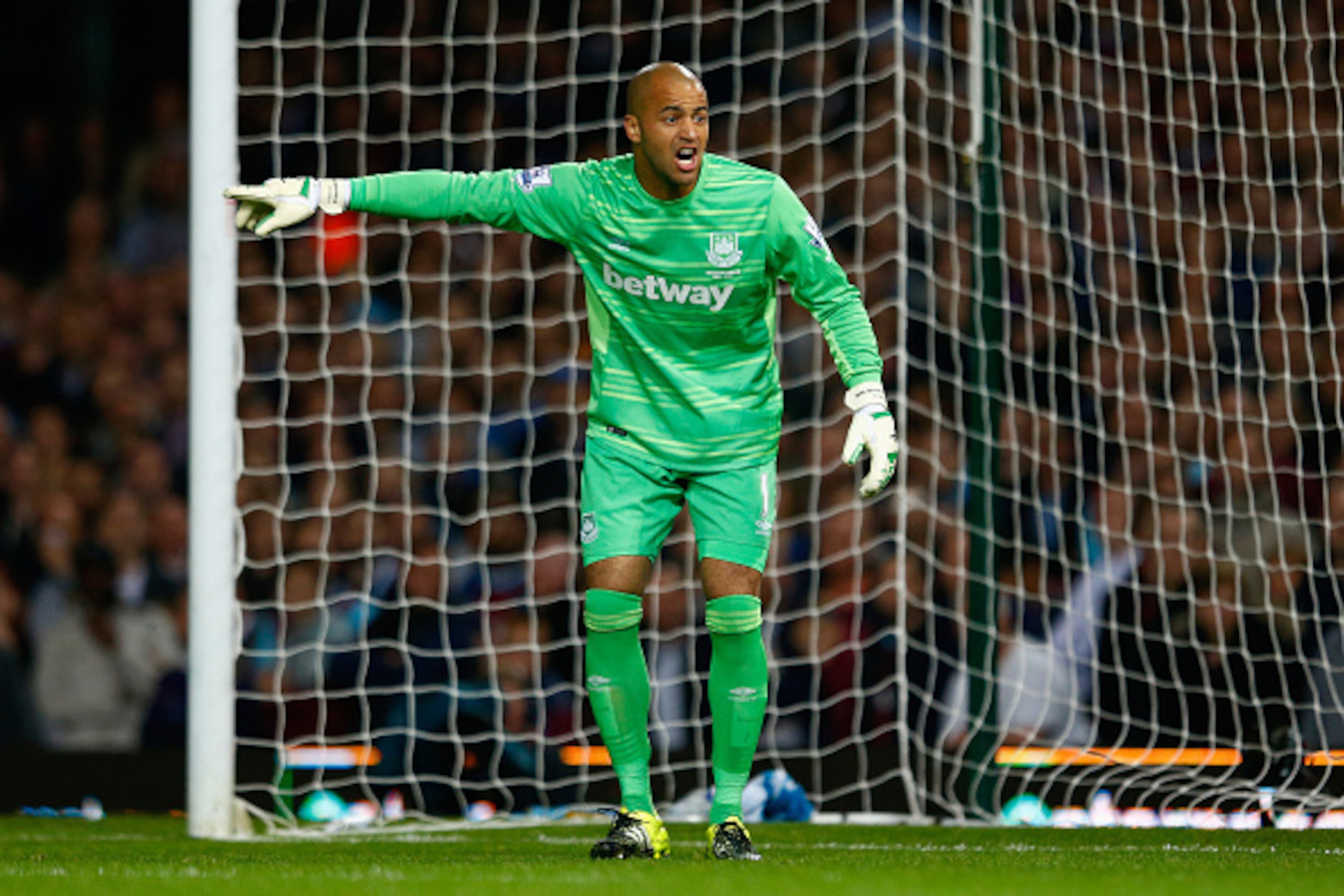 LONDON, ENGLAND - SEPTEMBER 14:  Darren Randolph of West Ham United shouts instructions during the Barclays Premier League match between West Ham United and Newcastle United at Boleyn Ground on September 14, 2015 in London, United Kingdom.  (Photo by Juli