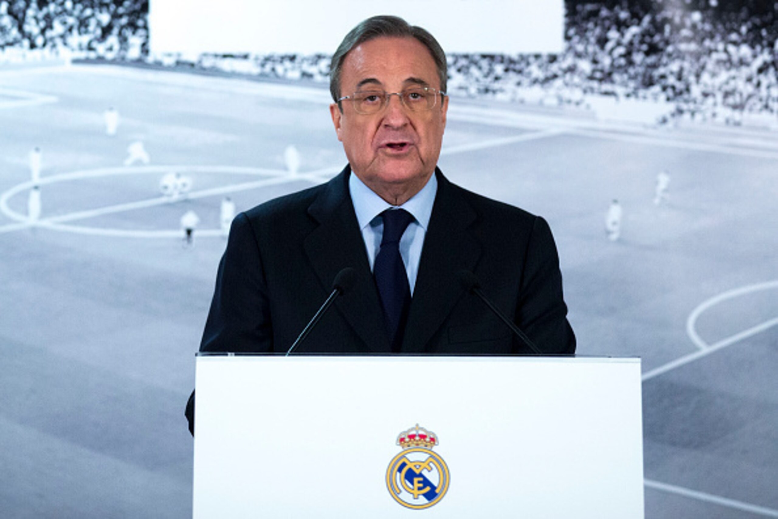 MADRID, SPAIN - JANUARY 04:  Real Madrid CF president Florentino Perez gives a speech as he comunicates the dismissal of Rafael benitez and announces Zinedine Zidane as new Real Madrid head coach at Santiago Bernabeu Stadium on January 4, 2016 in Madrid, 