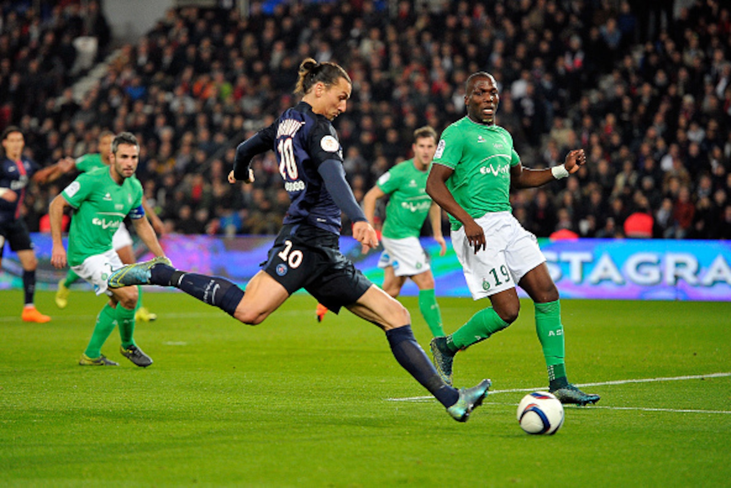 PARIS, FRANCE - OCTOBER 25:  Zlatan Ibrahimovic of Paris Saint-Germain kicks the ball during the Ligue 1 game between Paris Saint-Germain and AS Saint-Etienne at Parc des Princes on October 25, 2015 in Paris, France.  (Photo by Aurelien Meunier/Getty Imag