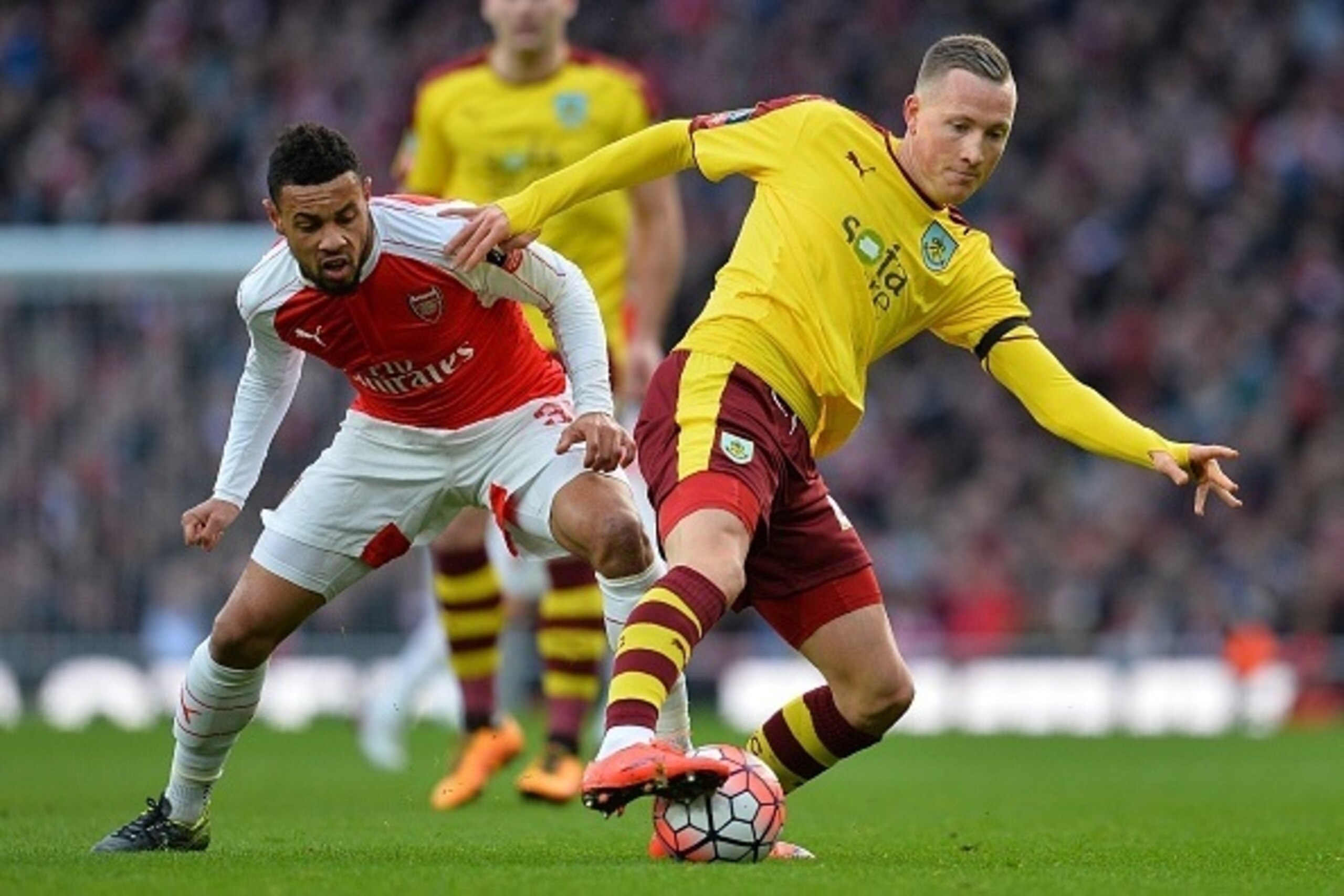 Arsenal's French midfielder Francis Coquelin (L) vies with Burnley's Norwegian midfielder Fredrik Ulvestad during the English FA Cup fourth round football match between Arsenal and Burnley at the Emirates stadium in London, on January 30, 2016. / AFP / GL