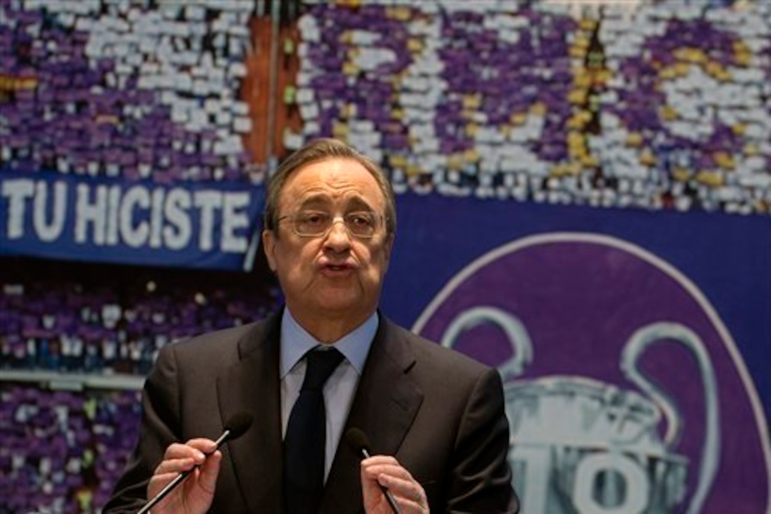 Perez is keeping hopes of signing De Gea alive.