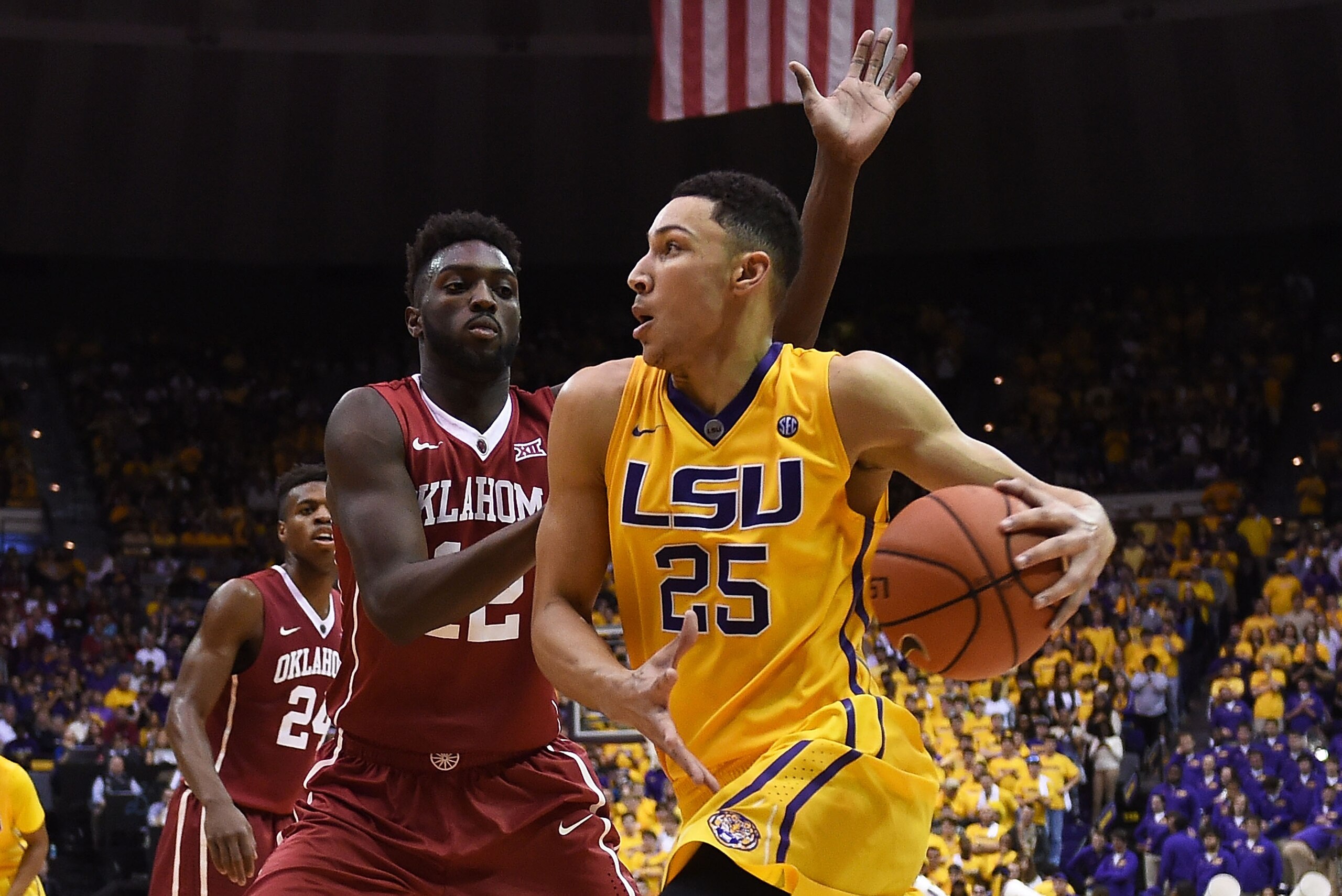 BATON ROUGE, LA - JANUARY 30: Ben Simmons #25 of the LSU Tigers drives to the basket against Khadeem Lattin #12 of the Oklahoma Sooners during the second half of a game at the Pete Maravich Assembly Center on January 30, 2016 in Baton Rouge, Louisiana. Ok