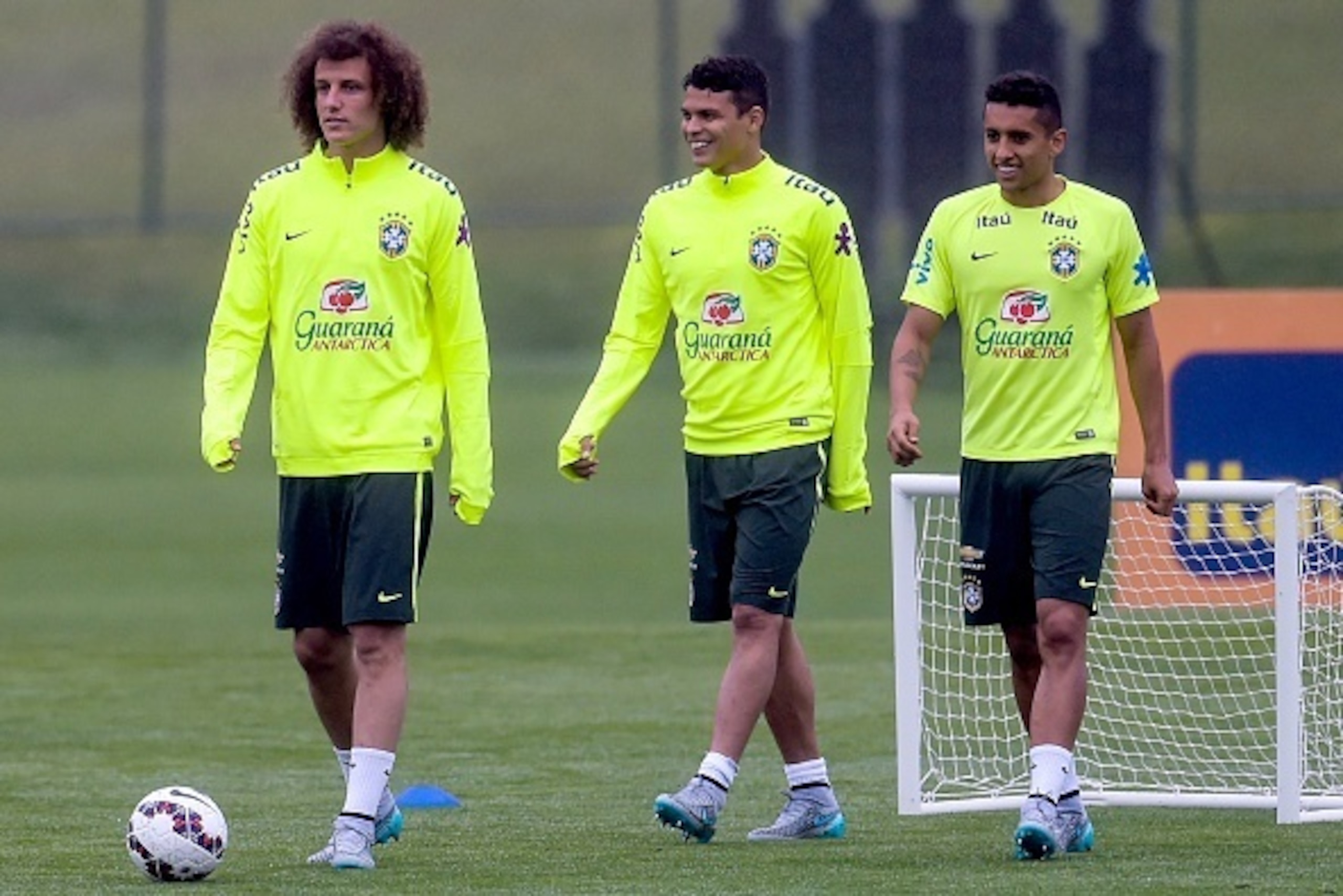 Brazil's national football team players David Luiz (L), Thiago Silva (C) and Marquinhos train on June 2, 2015 at the Granja Comary CBF's training complex in Teresopolis, state of Rio de Janeiro, Brazil, on June 2, 2015. Brazil will play friendly matches a