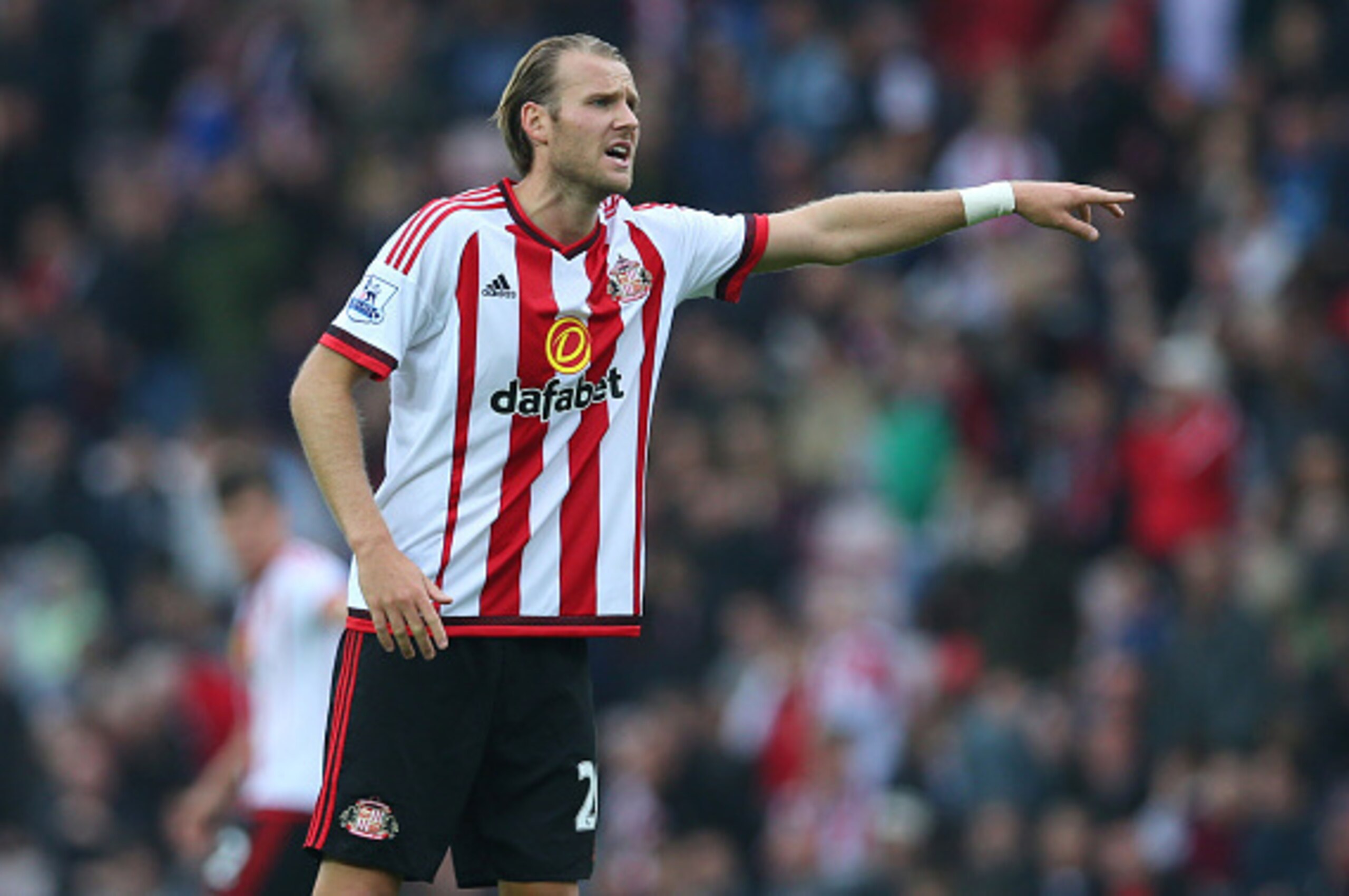 SUNDERLAND, ENGLAND - OCTOBER 03:  Ola Toivonen of Sunderland  gestures during the Barclays Premier League match between Sunderland and West Ham United at The Stadium of Light on October 03, 2015 in Sunderland, England. (Photo by Ian MacNicol/Getty images