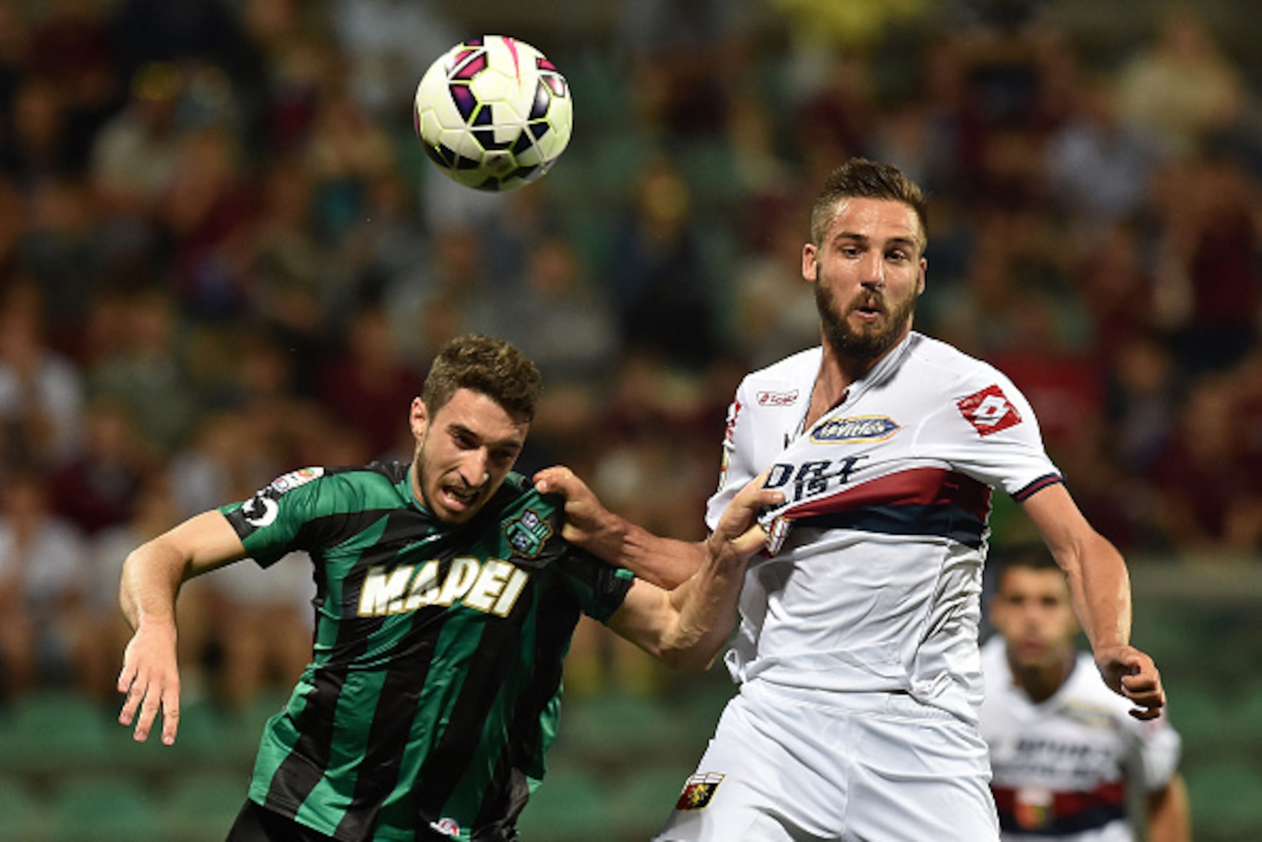 REGGIO NELL'EMILIA, ITALY - MAY 31: Sime Vrsaljko of Sassuolo and Leonardo Pavoletti of Genoa in action during the Serie A match between US Sassuolo Calcio and Genoa CFC at Mapei Stadium on May 31, 2015 in Reggio nell'Emilia, Italy.  (Photo by Giuseppe Be