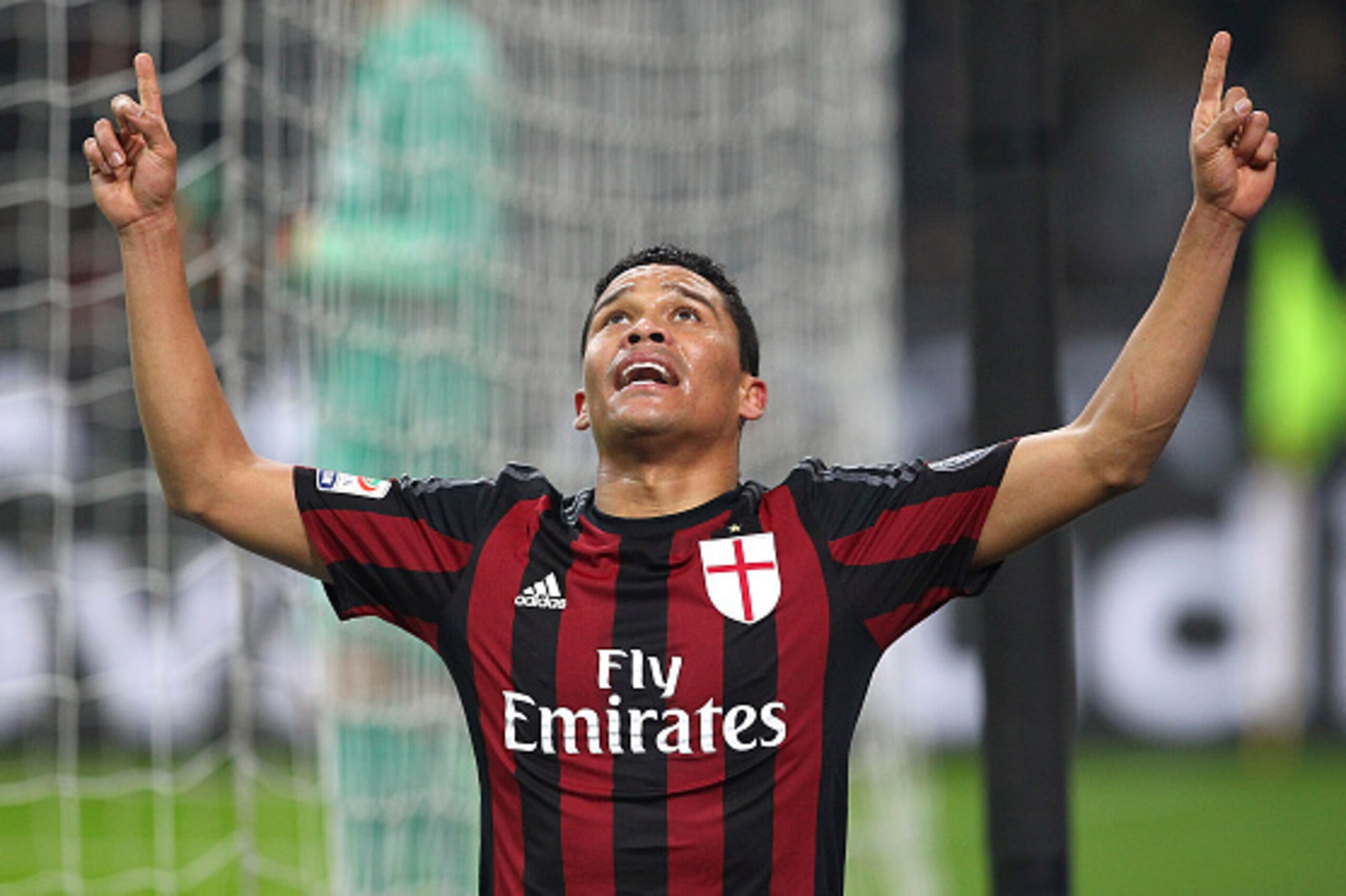 MILAN, ITALY - JANUARY 31:  Carlos Bacca of AC Milan celebrates his goal during the Serie A match between AC Milan and FC Internazionale Milano at Stadio Giuseppe Meazza on January 31, 2016 in Milan, Italy.  (Photo by Marco Luzzani/Getty Images)