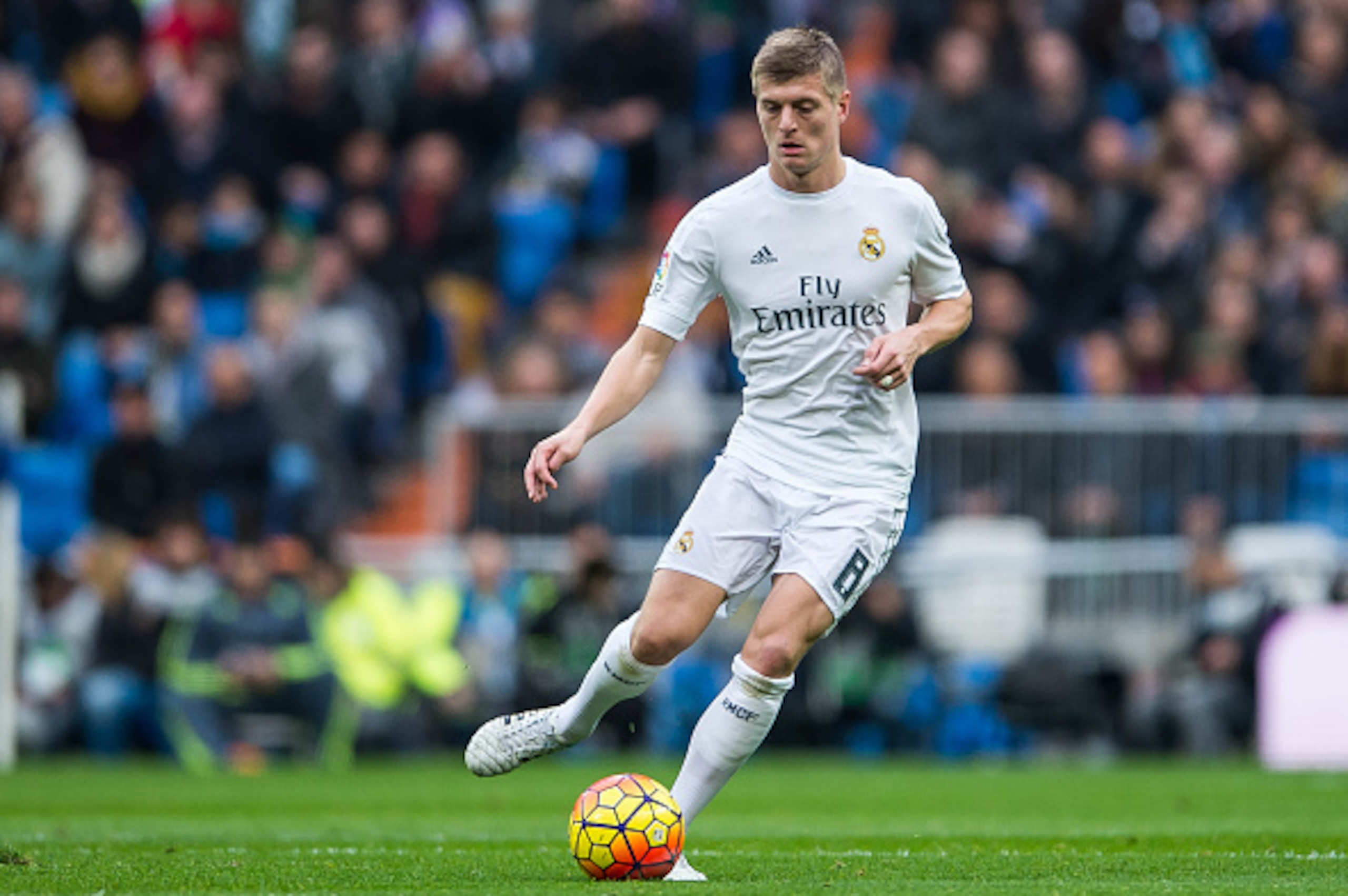 MADRID, SPAIN - DECEMBER 30:  Toni Kroos of Real Madrid CF in action during the Real Madrid CF vs Real Sociedad match as part of the Liga BBVA 2015-2016 at the Estadio Santiago Bernabeu on December 30, 2015 in Madrid, Spain.  (Photo by Aitor Alcalde/Power