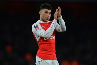 Arsenal's English midfielder Alex Oxlade-Chamberlain applauds the fans following the English FA Cup fourth round football match between Arsenal and Burnley at the Emirates stadium in London, on January 30, 2016.
Arsenal won the match 2-1. / AFP / GLYN KIR