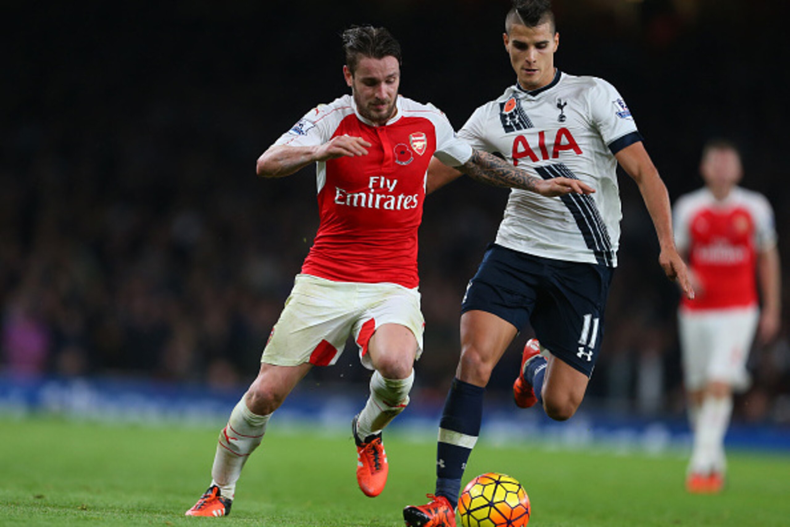 LONDON, ENGLAND - NOVEMBER 08:  Mathieu Debuchy of Arsenal and Erik Lamela of Tottenham Hotspur during the Barclays Premier League match between Arsenal and Tottenham Hotspur at Emirates Stadium on November 8, 2015 in London, England.  (Photo by Catherine