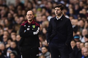 LONDON, ENGLAND - DECEMBER 26:  Mauricio Pochettino, manager of Tottenham Hotspur looks on with Alex Neil, manager of Norwich City during the Barclays Premier League match between Tottenham Hotspur and Norwich City at White Hart Lane on December 26, 2015 
