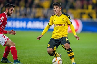 MAINZ, GERMANY - OCTOBER 16: Defense Joo-ho Park (3) of Borussia Dortmund dribbling with the ball against Midfielder Yunus Malli (10) of FSV Mainz 05 at Coface Arena on October 16, 2015 in Mainz, Germany.  (Photo by Oliver Kremer at Pixolli Studios/Getty 