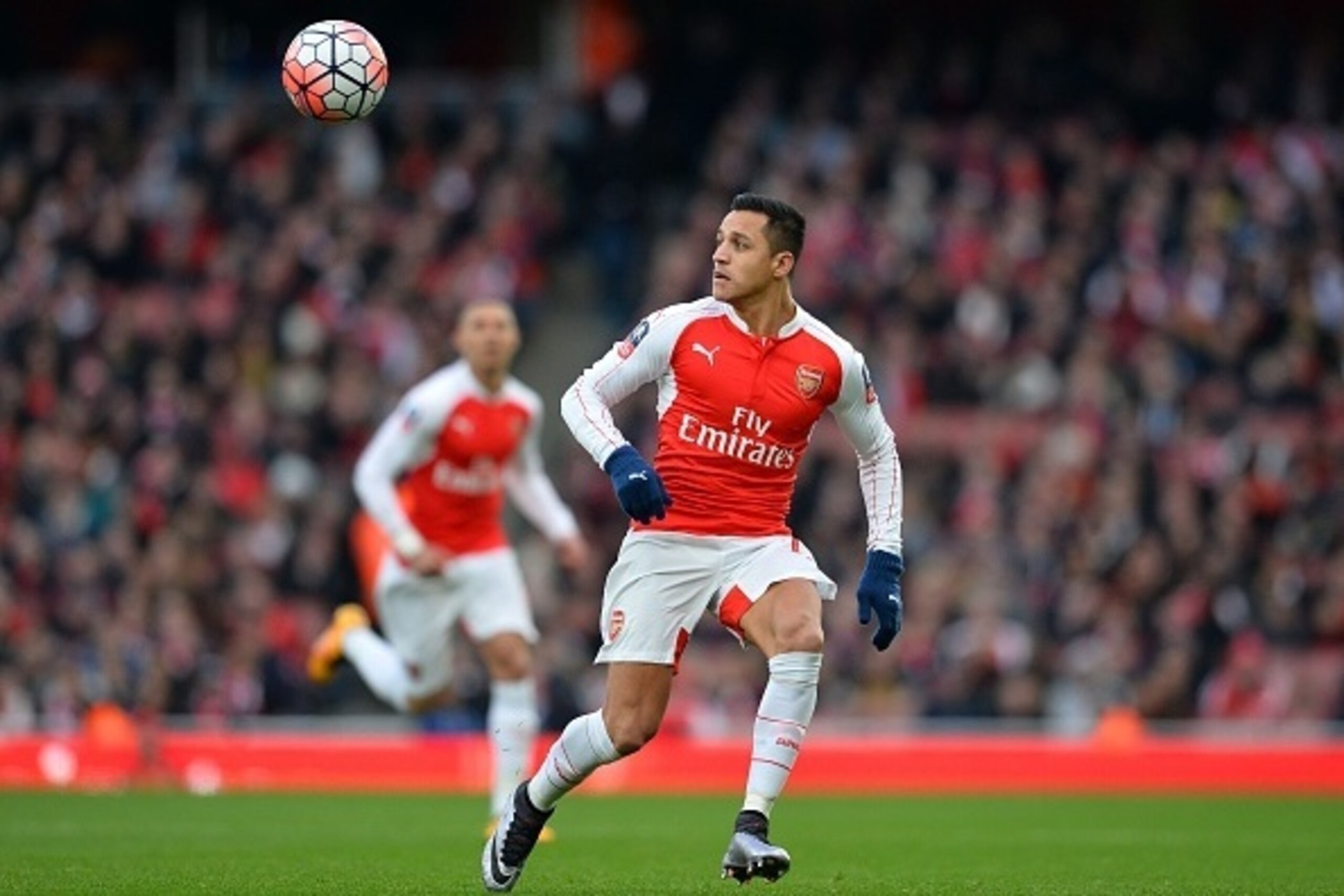 Arsenal's Chilean striker Alexis Sanchez in action during the FA Cup 4th round football match against Burnley at the Emirates Stadium in London on January 30, 2016. AFP PHOTO / GLYN KIRK  
                                                                  