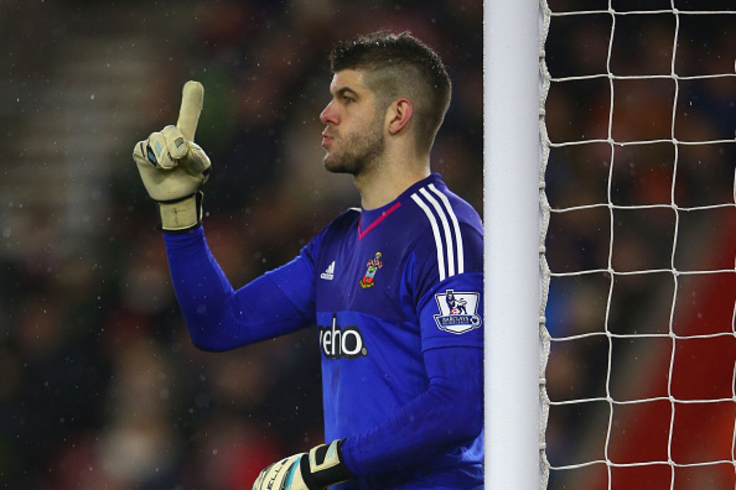 SOUTHAMPTON, ENGLAND - JANUARY 13:  Fraser Forster of Southampton gestures during the Barclays Premier League match between Southampton and Watford at St. Mary's Stadium on January 13, 2016 in Southampton, England.  (Photo by Ian Walton/Getty Images)