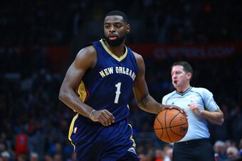 LOS ANGELES, CA - JANUARY 10:  Tyreke Evans #1 of the New Orleans Pelicans dribbles the ball during the NBA game against the Los Angeles Clippers at Staples Center on January 10, 2016 in Los Angeles, California. The Clippers defeated the Pelicans 114-111.