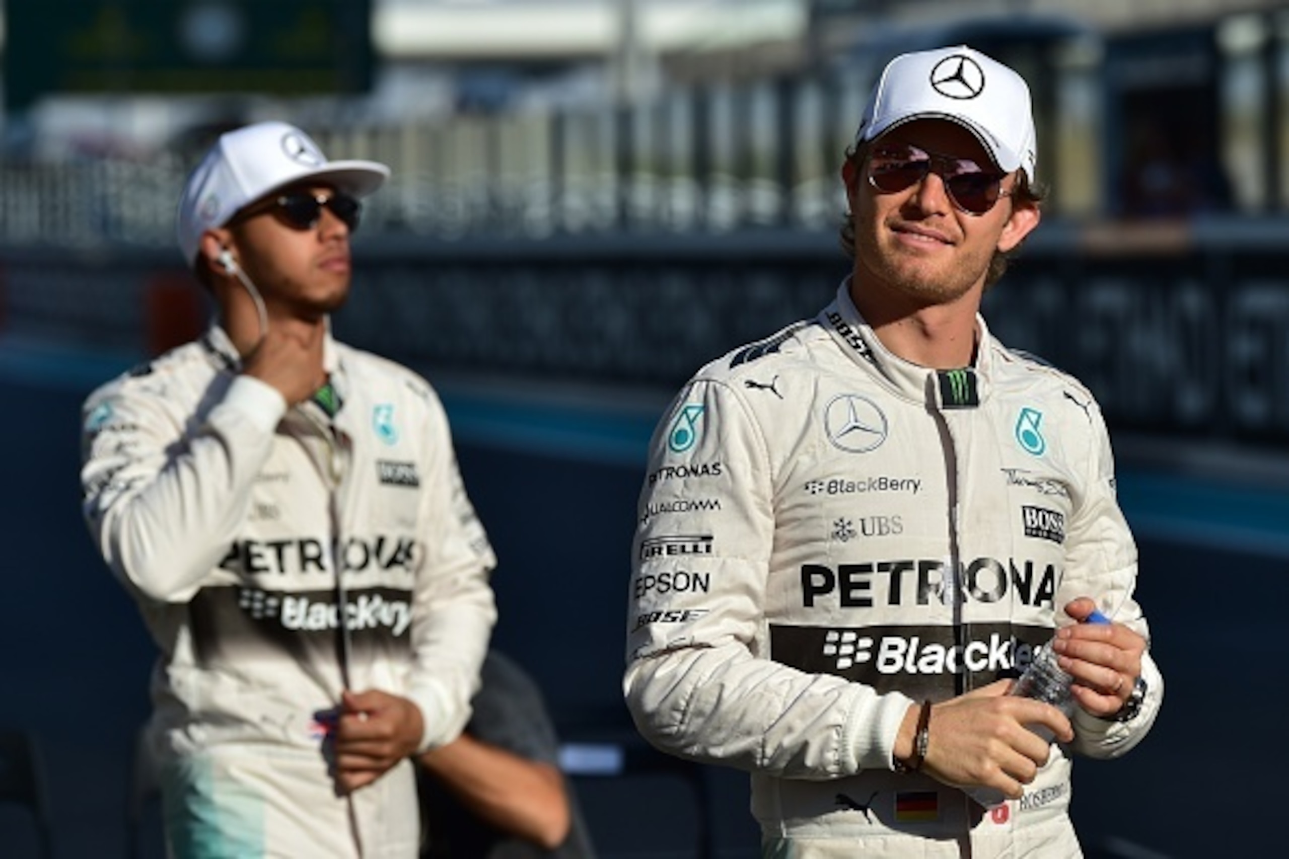 Mercedes AMG Petronas F1 Team's British driver Lewis Hamilton (L) and Mercedes AMG Petronas F1 Team's German driver Nico Rosberg walk before the start of the of the Abu Dhabi Formula One Grand Prix at the Yas Marina circuit on November 29, 2015.   AFP PHO