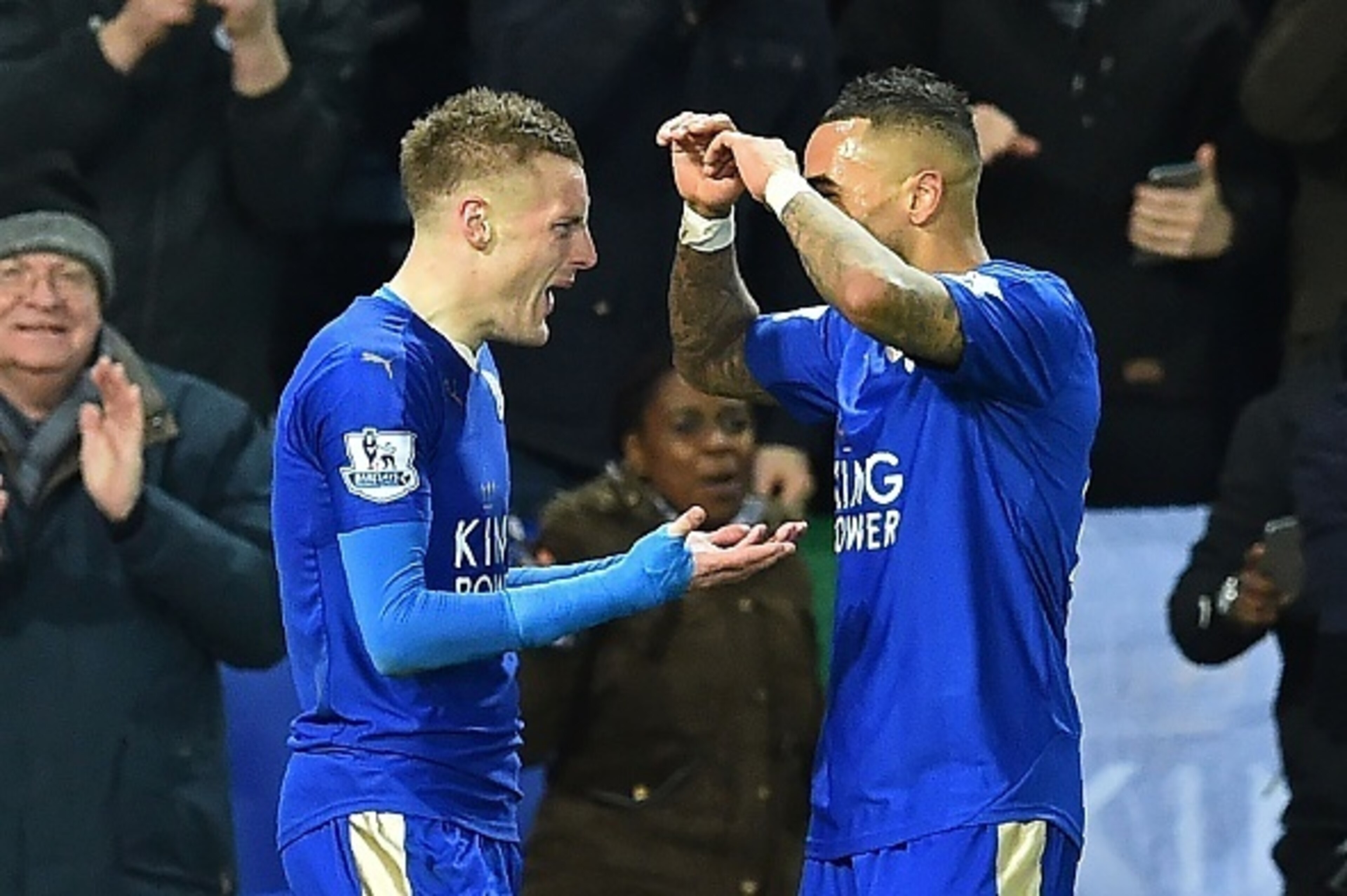 Leicester City's English striker Jamie Vardy (L) celebrates with Leicester City's English defender Danny Simpson after scoring the opening goal of the English Premier League football match between Leicester City and Liverpool at King Power Stadium in Leic