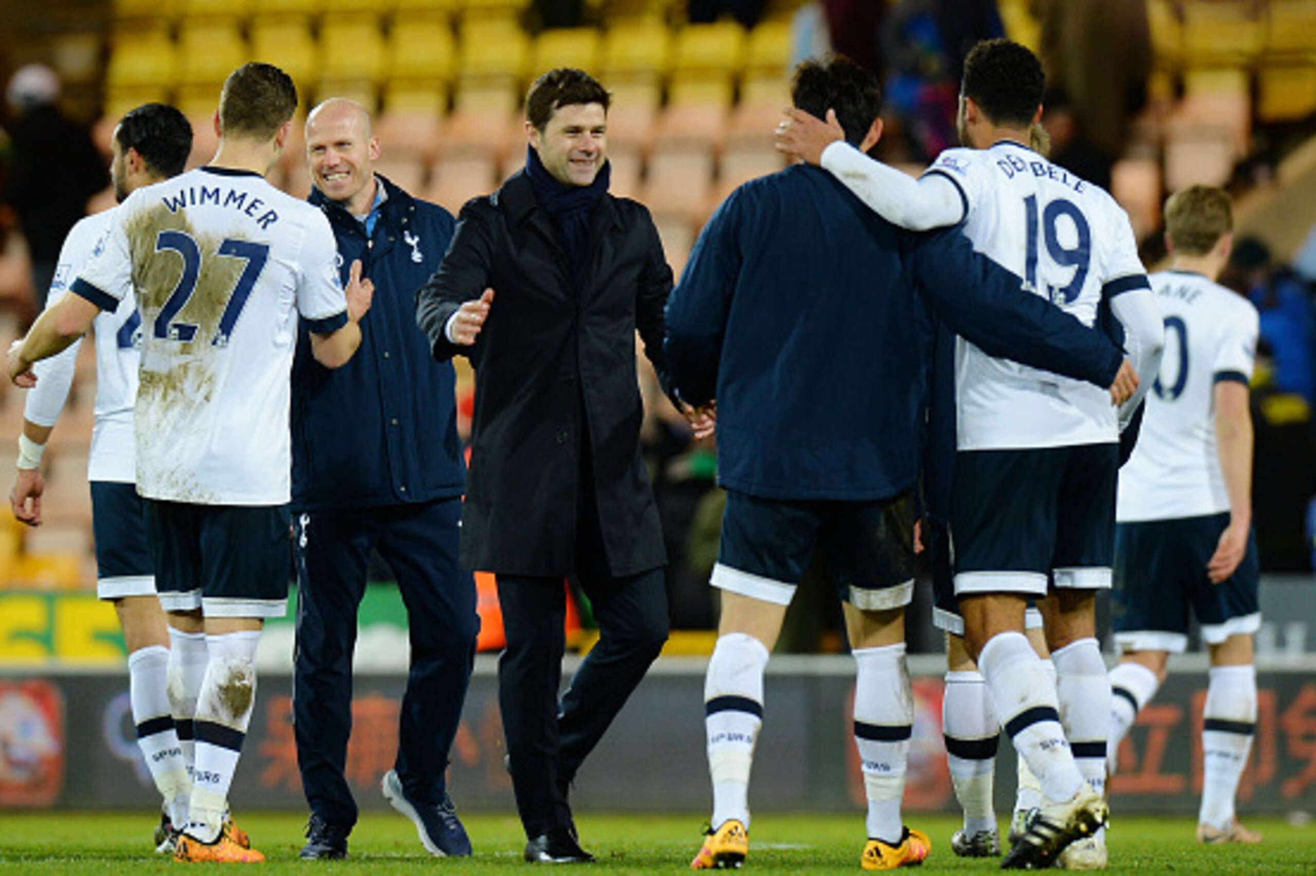 NORWICH, ENGLAND - FEBRUARY 02: Mauricio Pochettino Manager of Tottenham Hotspur congratulates his players after thier 3-0 win in the Barclays Premier League match between Norwich City and Tottenham Hotspur at Carrow Road on February 2, 2016 in Norwich, E