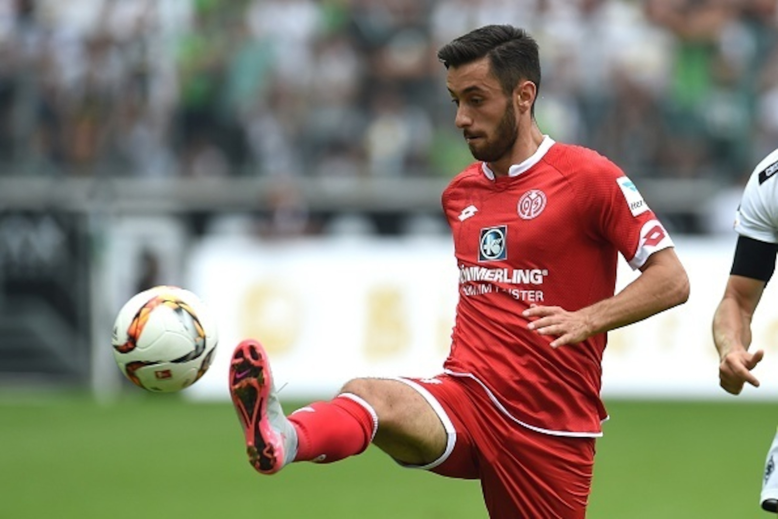 Mainz' midfielder Yunus Malli controls the ball during the German first division Bundesliga football match Borussia Moenchengladbach vs FSV Mainz 05, on August 23, 2015 in Moenchengladbach, western Germany. AFP PHOTO / PATRIK STOLLARZ RESTRICTIONS: DUR Mainz' midfielder Yunus Malli controls the ball during the German first division Bundesliga football match Borussia Moenchengladbach vs FSV Mainz 05, on August 23, 2015 in Moenchengladbach, western Germany. AFP PHOTO / PATRIK STOLLARZ RESTRICTIONS: DUR