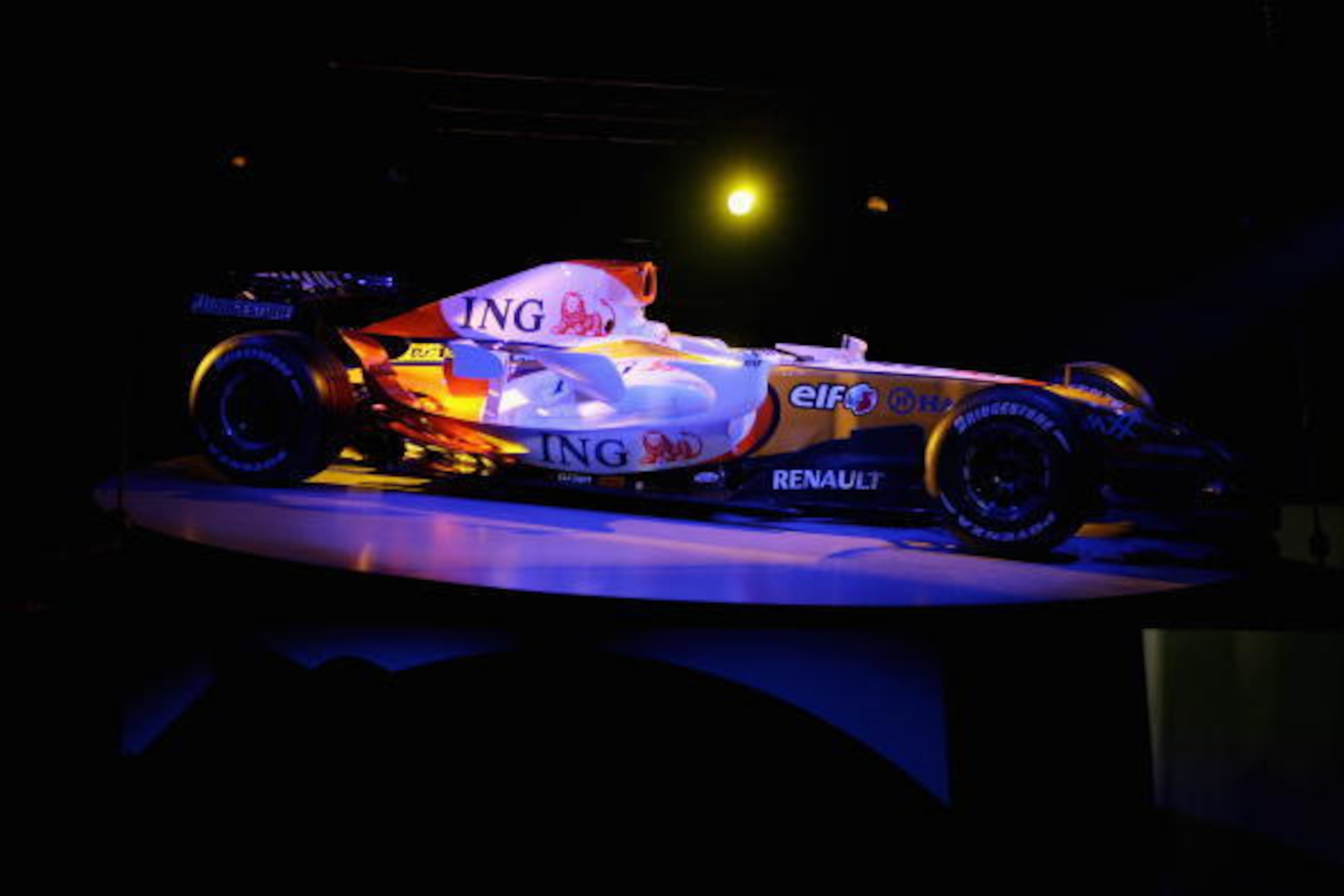 AMSTERDAM, NETHERLANDS - JANUARY 24 The new R27 Renault F1 car is shown at the Factory exhibition centre on January 24, 2007 in Amsterdam, Nederlands.  (Photo by Mark Thompson/Getty Images)