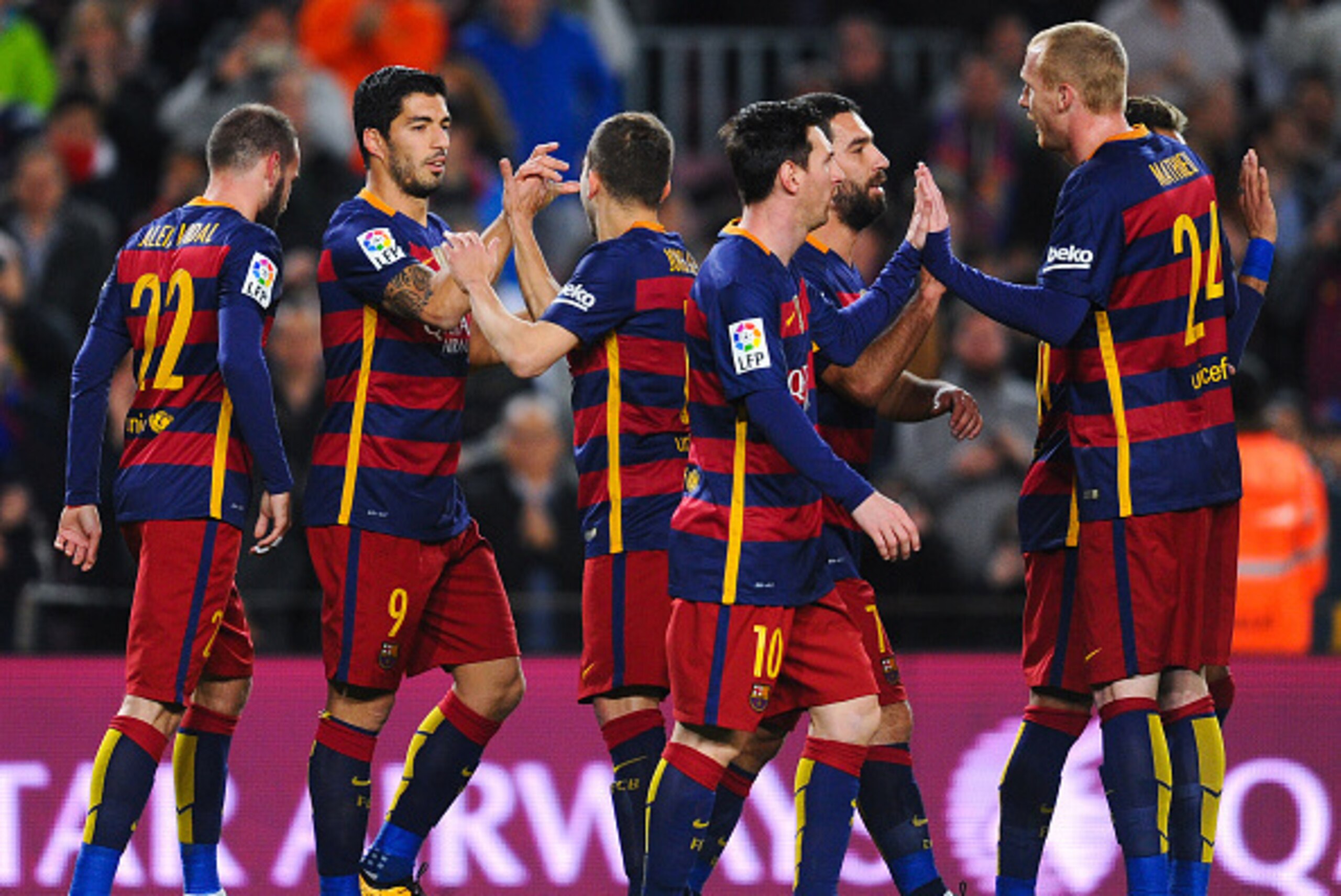 BARCELONA, SPAIN - FEBRUARY 03:  Luis Suarez (2ndL) of FC Barcelona celebrates with his teammates after scoring his team's second goal during the Copa del Rey Semi Final first leg match between FC Barcelona and Valencia at Nou Camp on February 3, 2016 in 