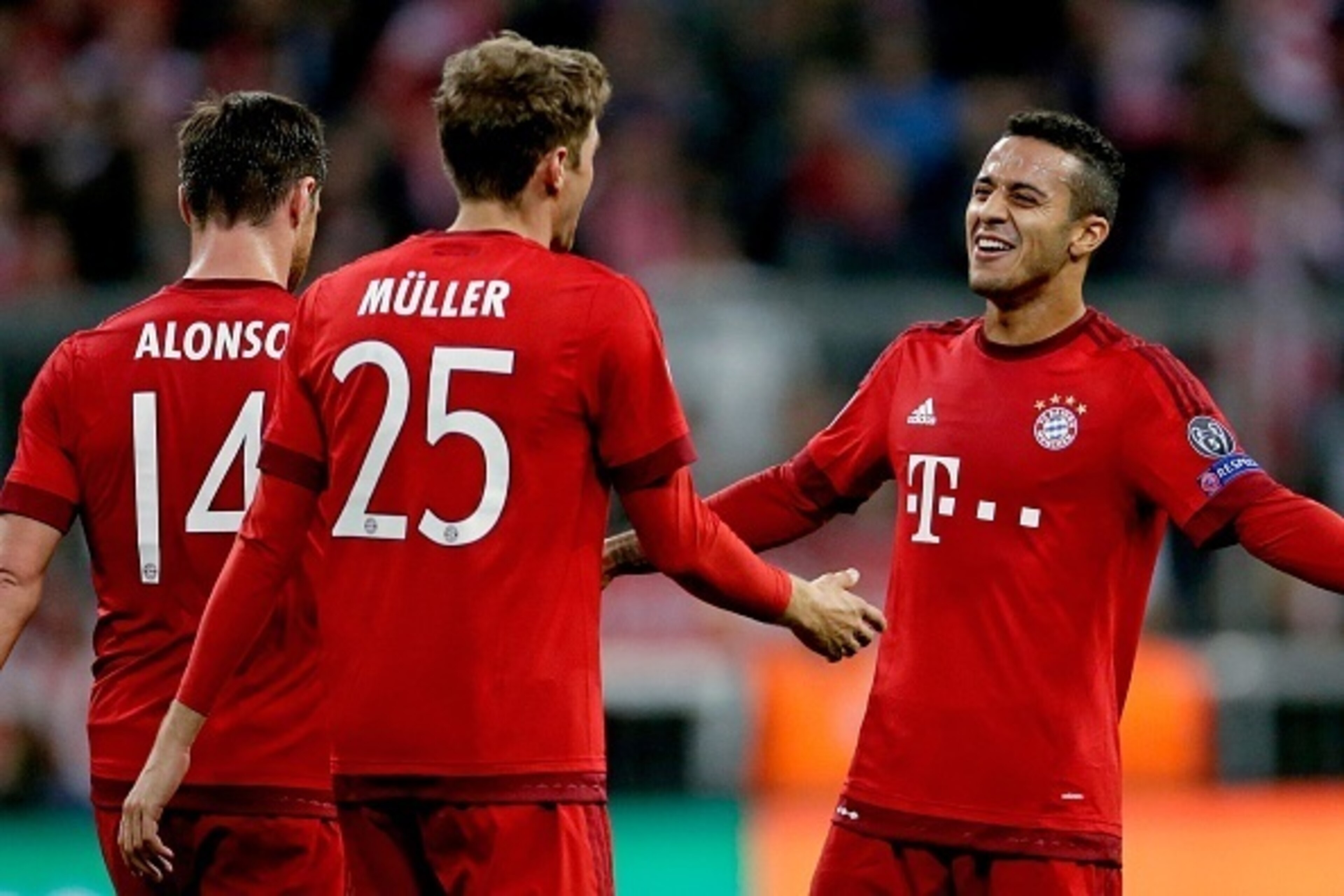 (L-R) Xabi Alonso of Bayern Munchen, Thomas Muller of Bayern Munchen, Thiago Alcantara of Bayern Munchen during the Champion League group F match between FC Bayern Munich and Arsenal FC on November 4, 2015 at the Allianz Arena in Munich, Germany(Photo by (L-R) Xabi Alonso of Bayern Munchen, Thomas Muller of Bayern Munchen, Thiago Alcantara of Bayern Munchen during the Champion League group F match between FC Bayern Munich and Arsenal FC on November 4, 2015 at the Allianz Arena in Munich, Germany(Photo by