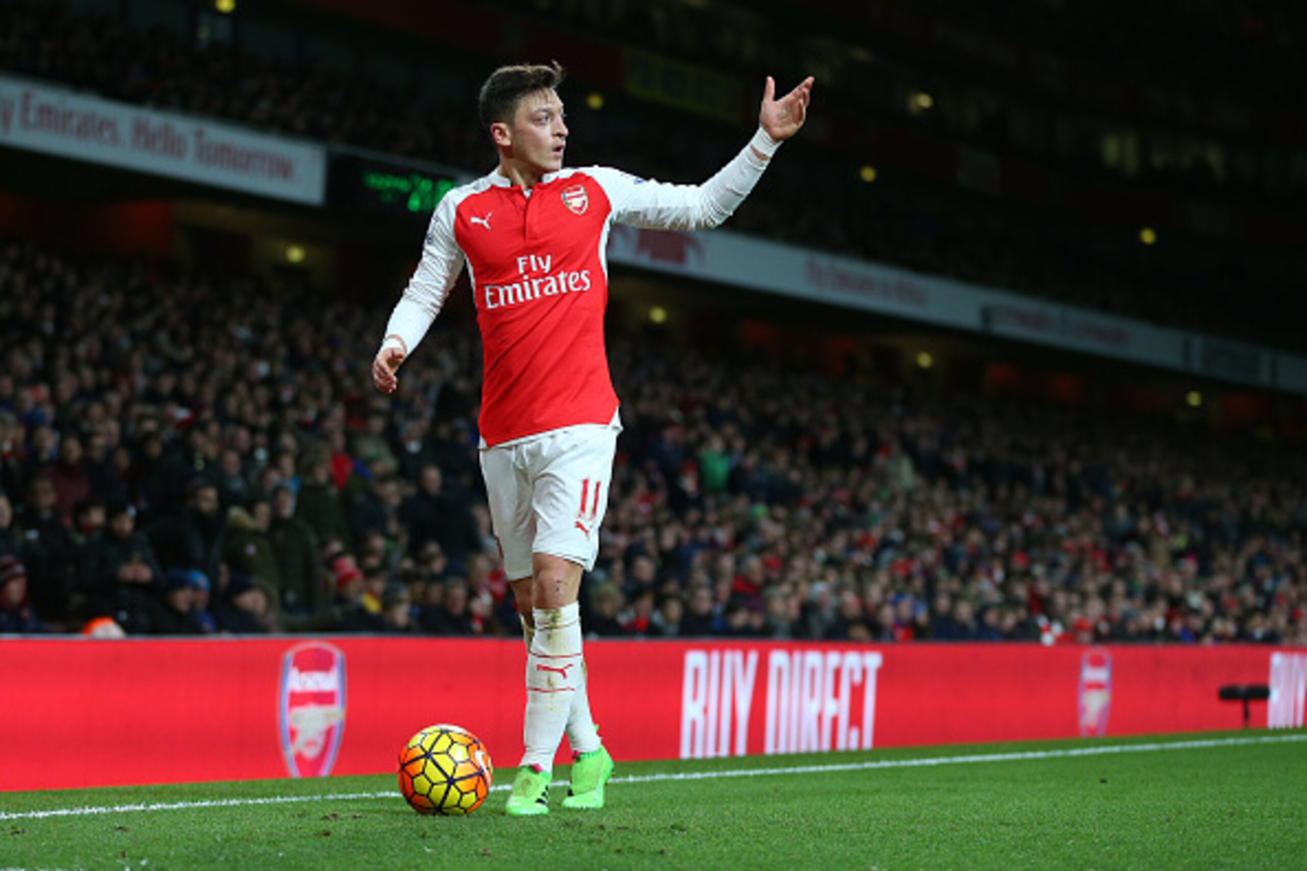 LONDON, ENGLAND - FEBRUARY 02 :  Mesut Ozil of Arsenal during the Barclays Premier League match between Arsenal and Southampton at the Emirates Stadium on February 2, 2016 in London, England.  (Photo by Catherine Ivill - AMA/Getty Images)