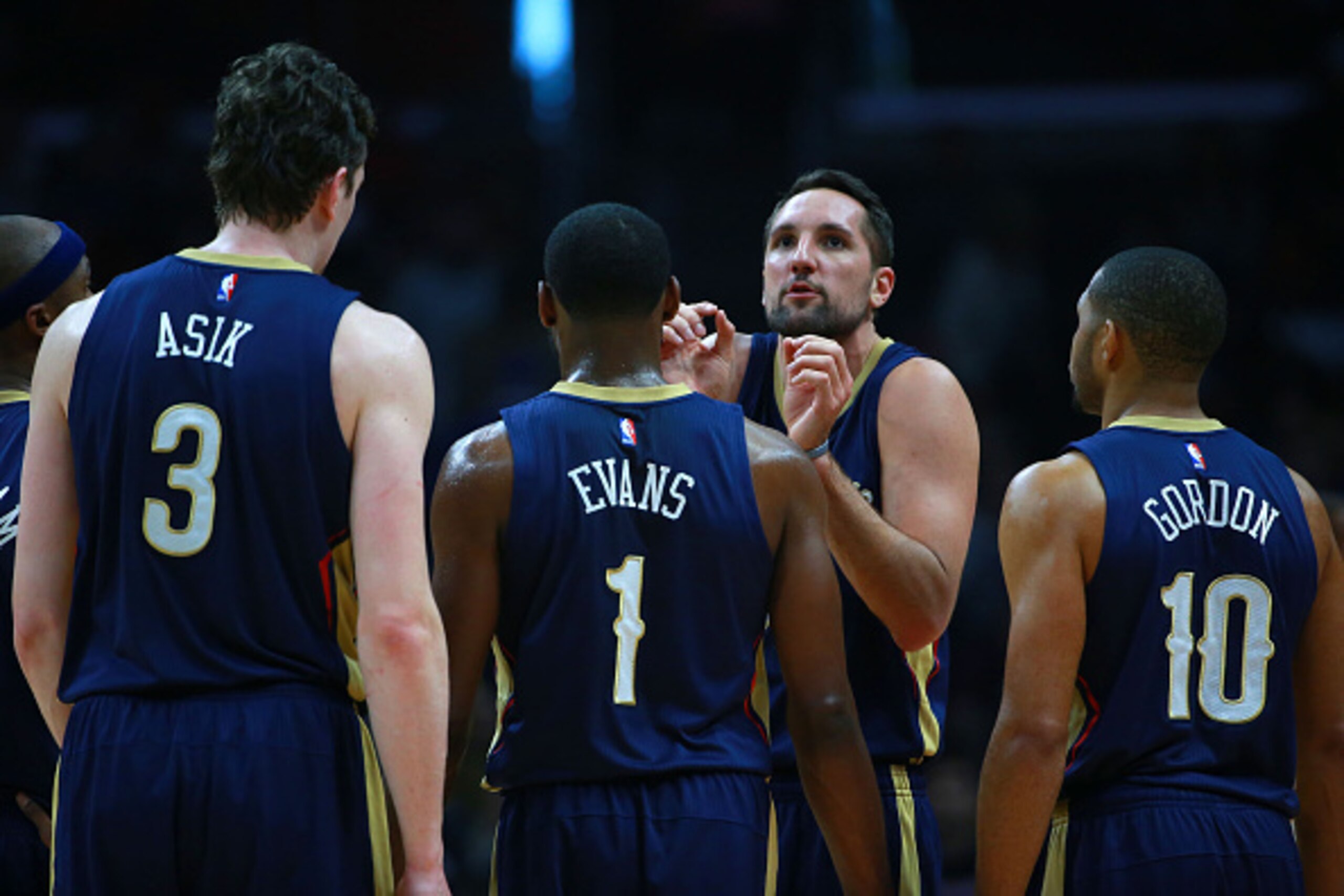 LOS ANGELES, CA - JANUARY 10:  Ryan Anderson #33 of the New Orleans Pelicans talks to teammates Omer Asik #3, Tyreke Evans #1 and Eric Gordon #10 during a break in NBA game action against the Los Angeles Clippers at Staples Center on January 10, 2016 in L
