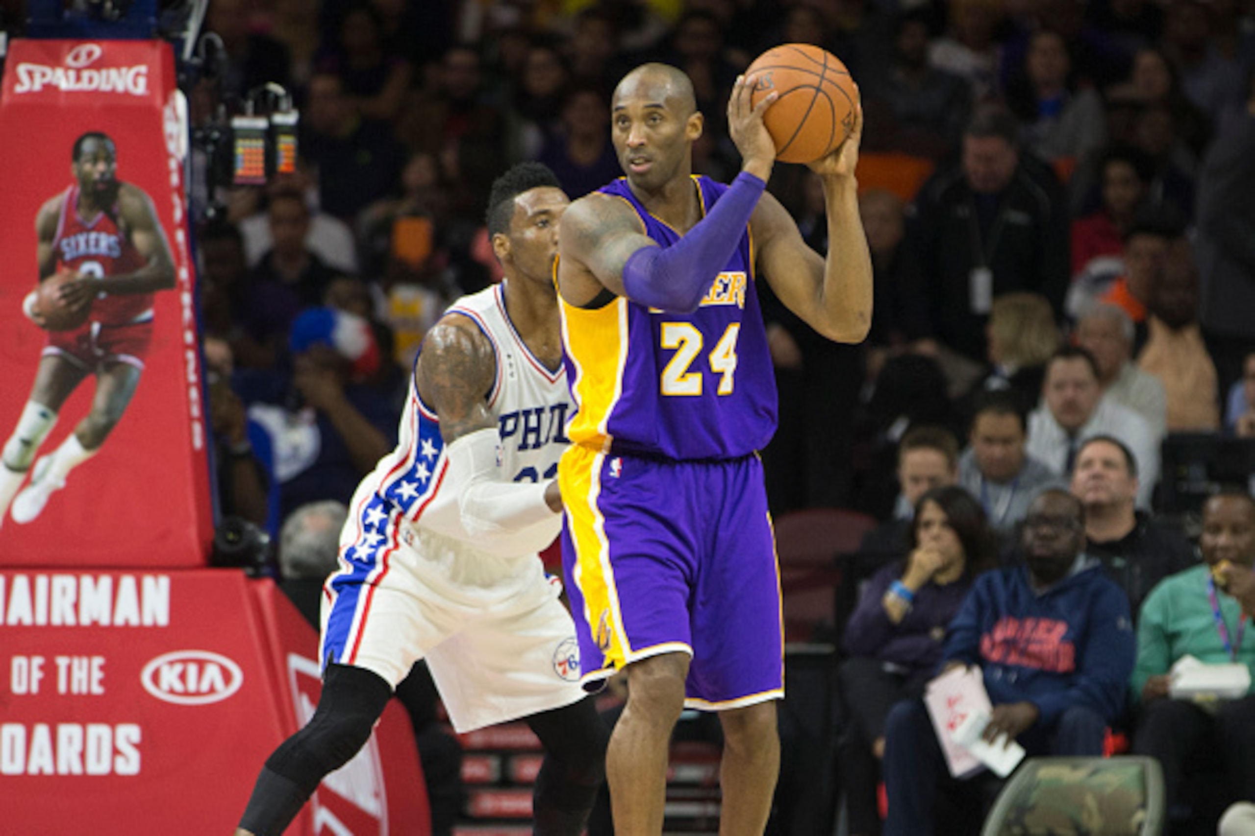 PHILADELPHIA, PA - DECEMBER 1: Kobe Bryant #24 of the Los Angeles Lakers posts up Robert Covington #33 of the Philadelphia 76ers on December 1, 2015 at the Wells Fargo Center in Philadelphia, Pennsylvania. NOTE TO USER: User expressly acknowledges and agr